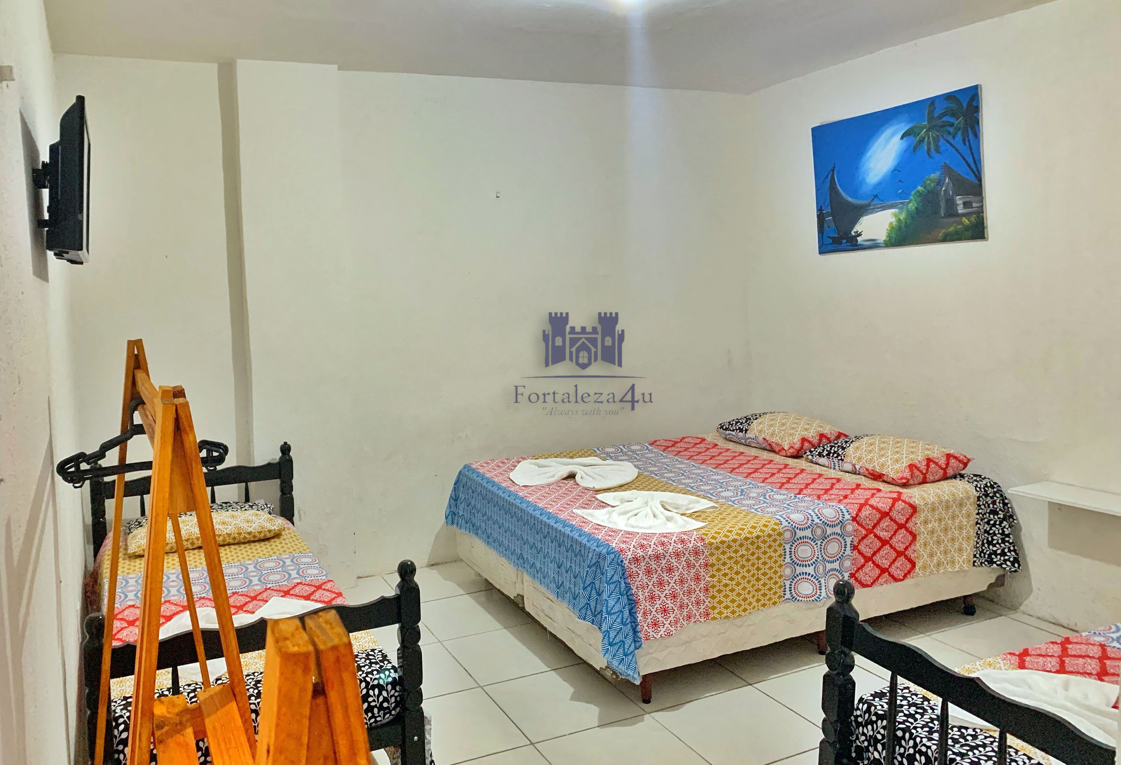 Family room with private bathroom, WiFi, AIR and TV.