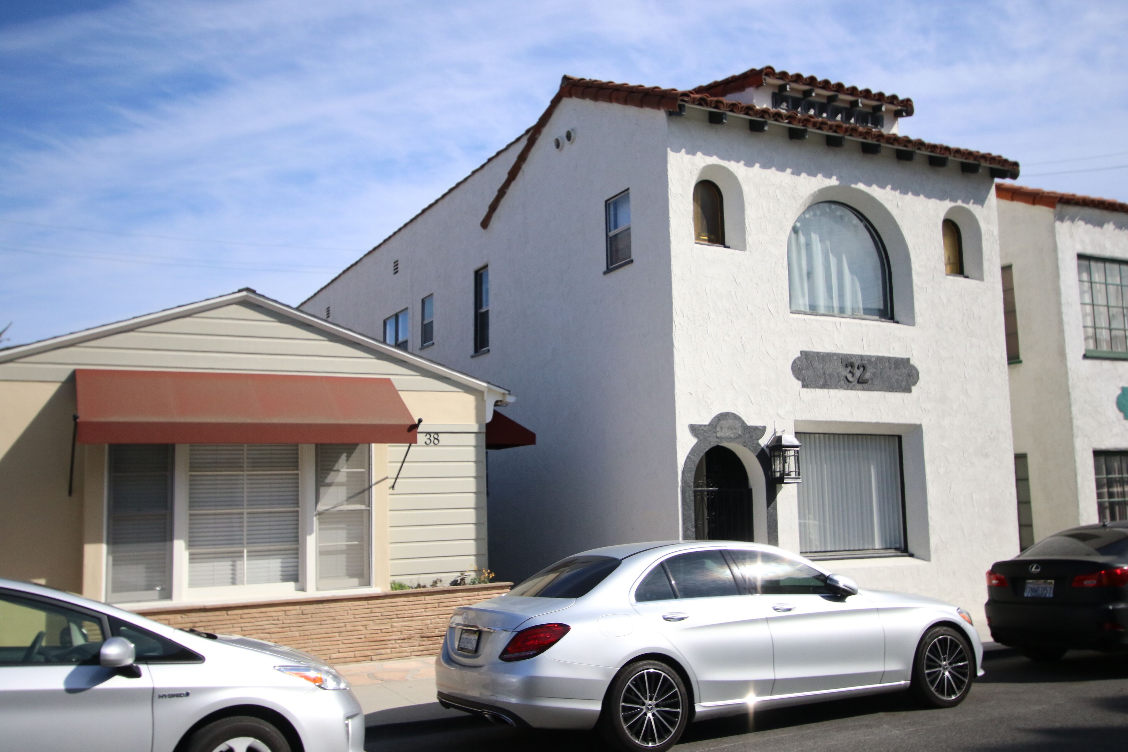 L@@K 2 minute walk to the BEACH and the party street called 2nd Street!