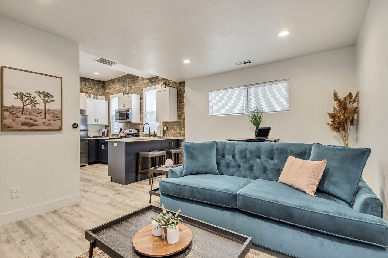 100 yr-old Charm!  You won't want to leave - minutes to Downtown.