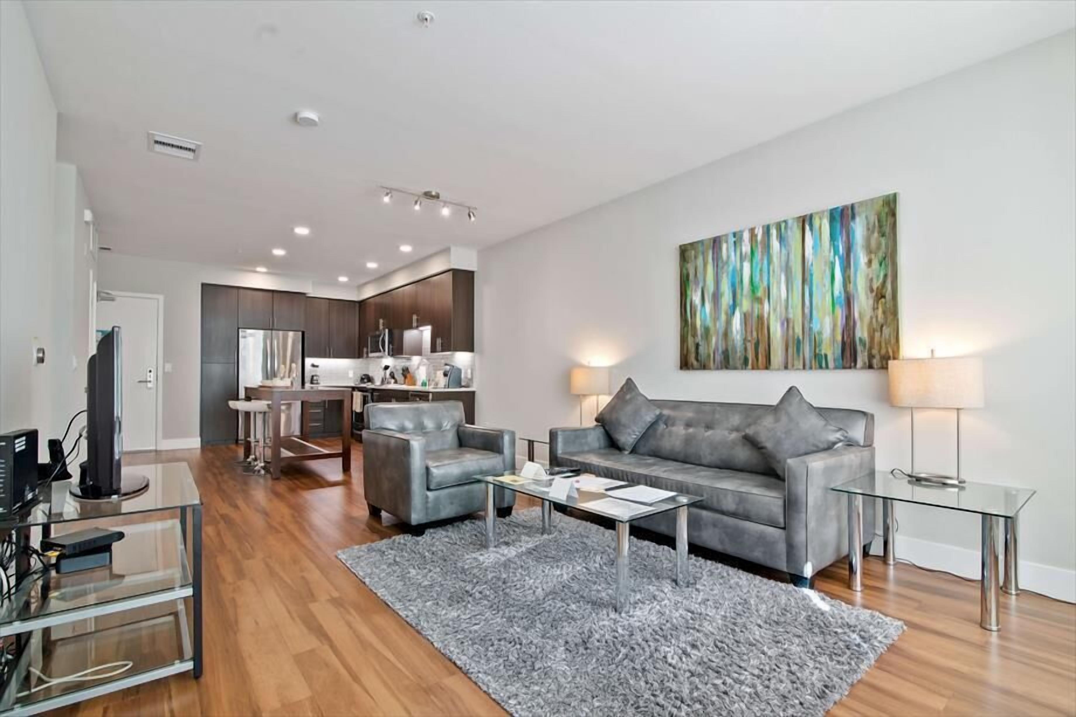 Luxury 1BR  | Free Parking & WiFi | Outdoor Pool & Terrace
