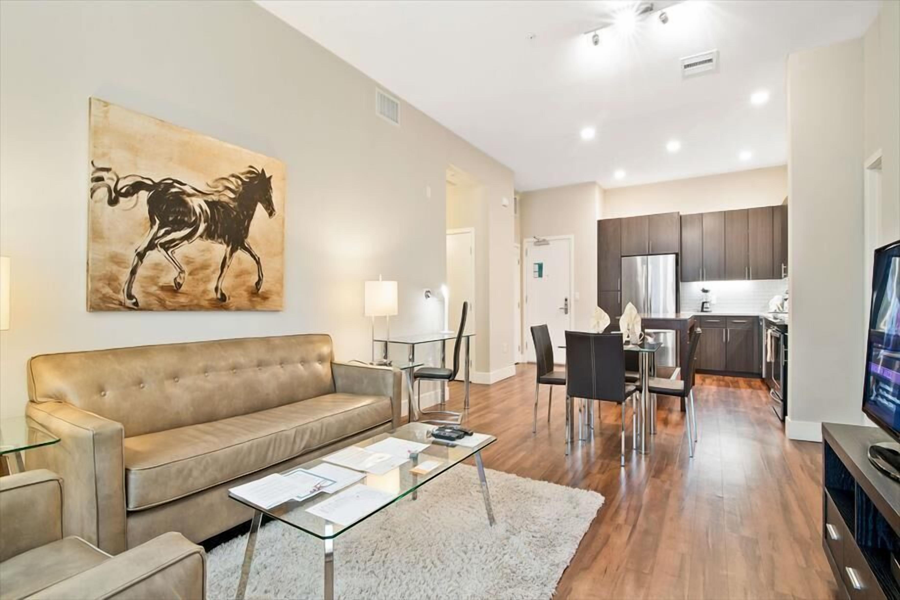 Spacious 2BR | Full Kitchen & Laundry | Gym | Mountain View
