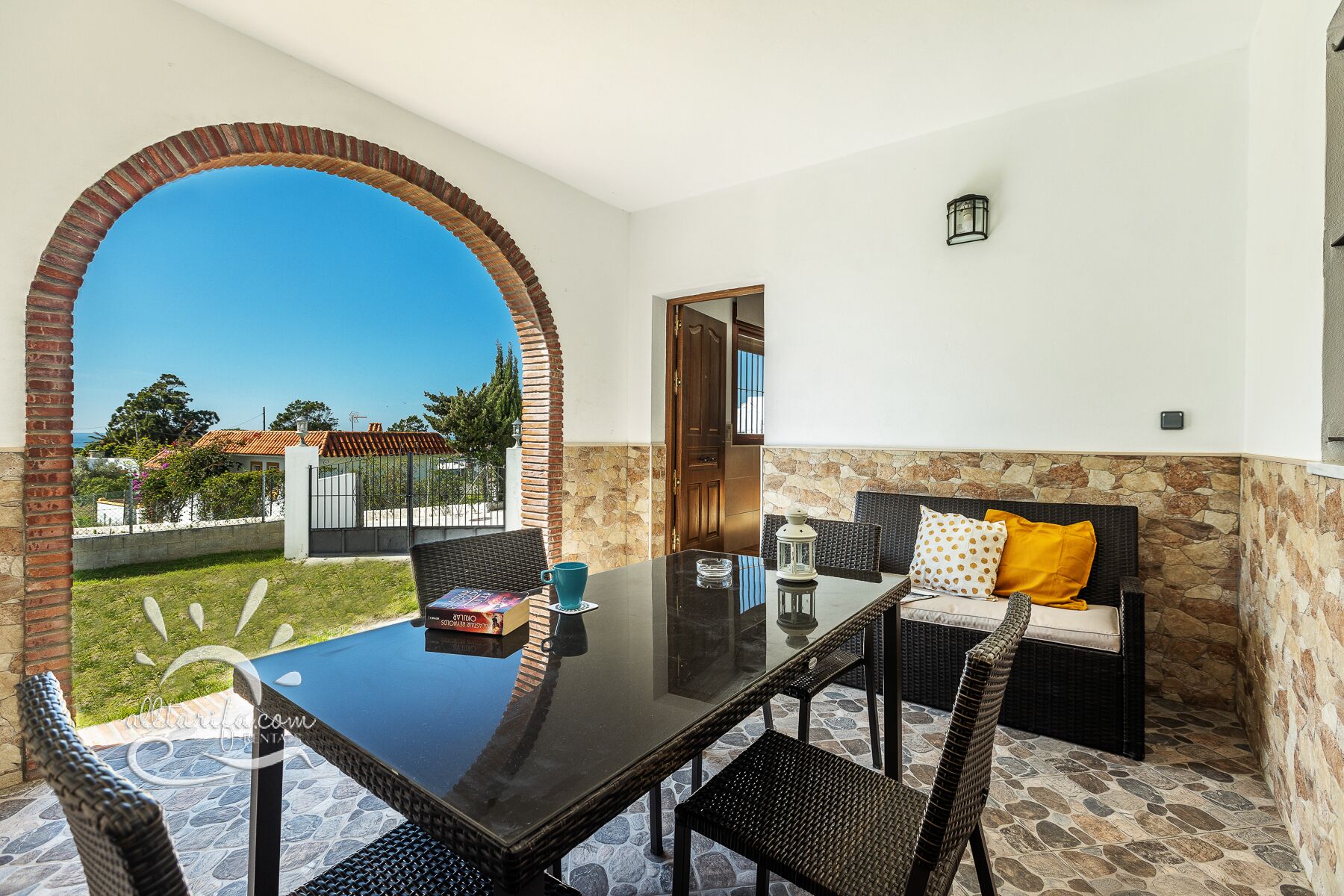 Bonita   casa  en Bolonia con parcela privada ( Luz D)