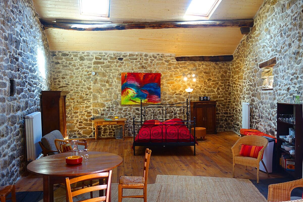 The wild mountains of the Ardèche, Gîte in the old barn
