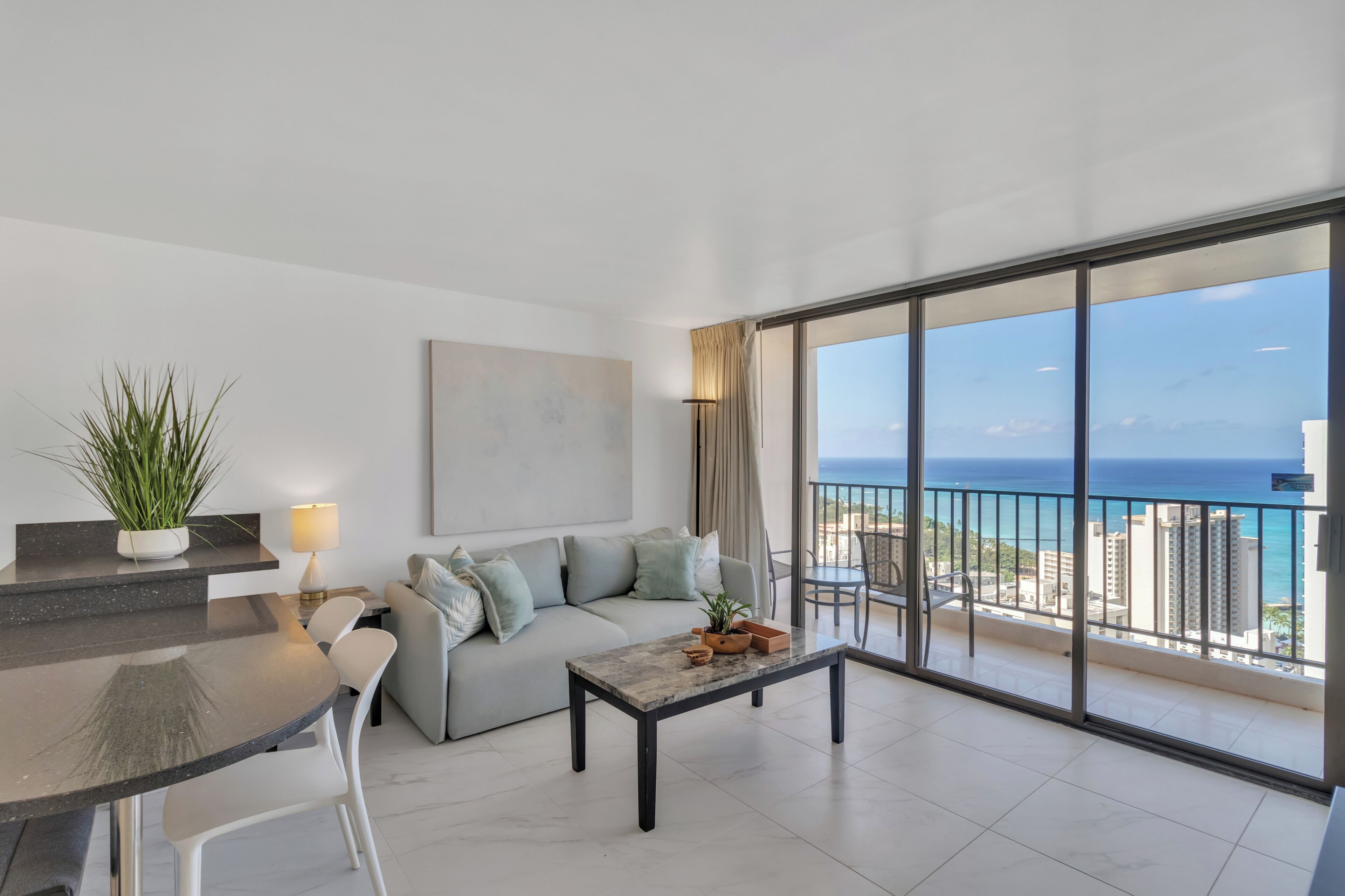 Koko Resorts at the Waikiki Banyan 36th Floor Standard Ocean View, Free parking & Wifi