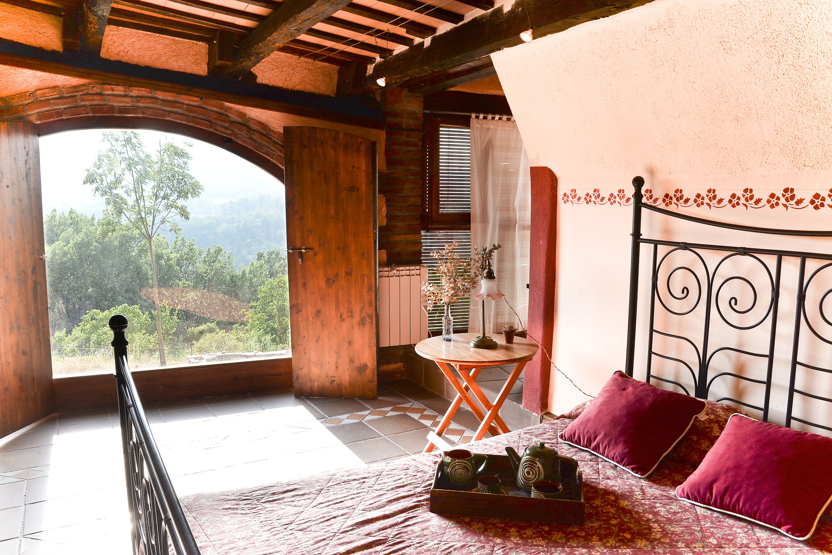 Barn restored 1h from Barcelona