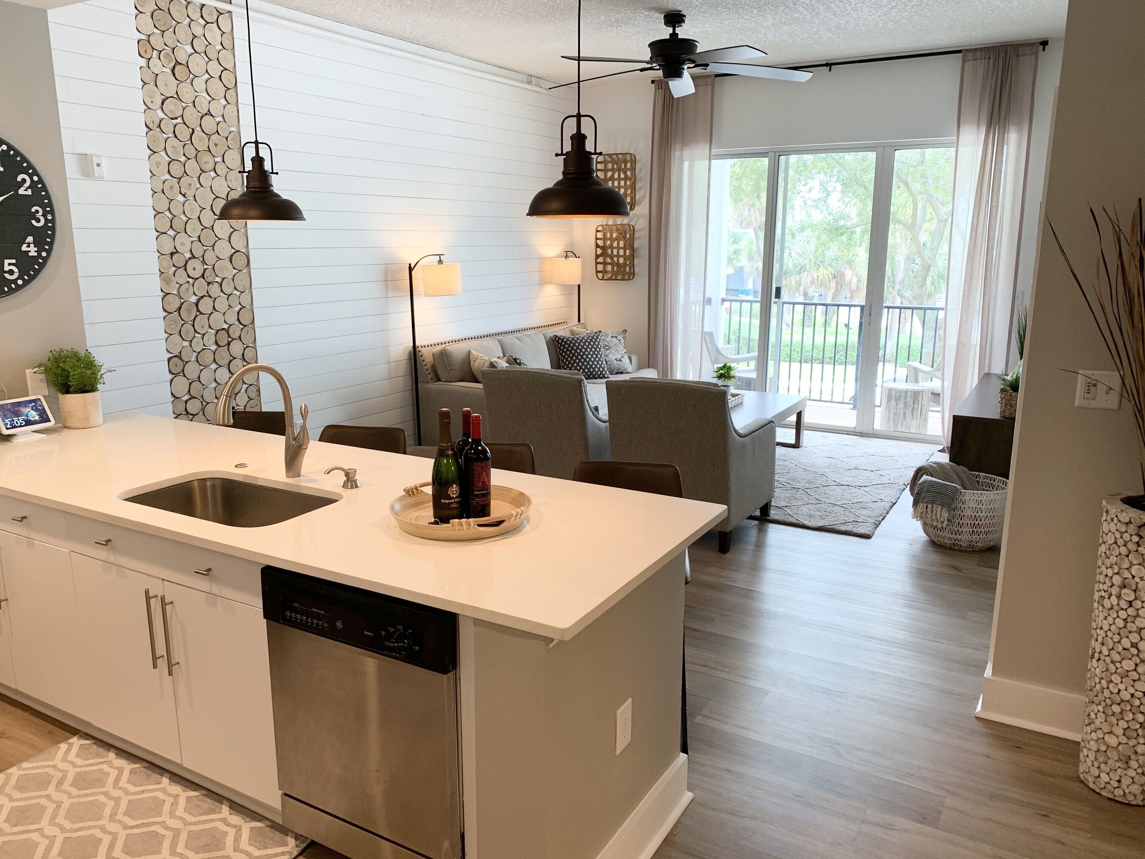 EXECUTIVE 1 BEDROOM SUITE w/WATERVIEW - Riverwalk Downtown Tampa