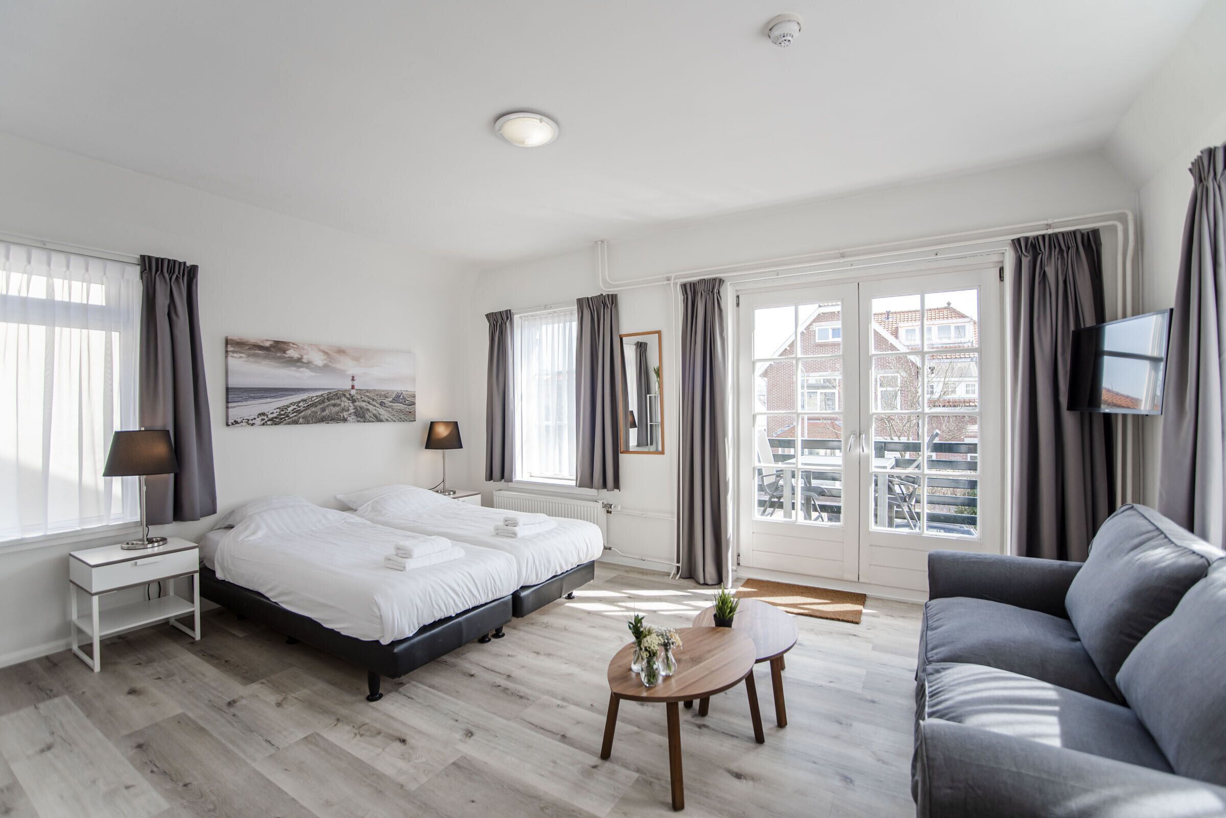 Brederode 1 - Spacious beach studio with balcony