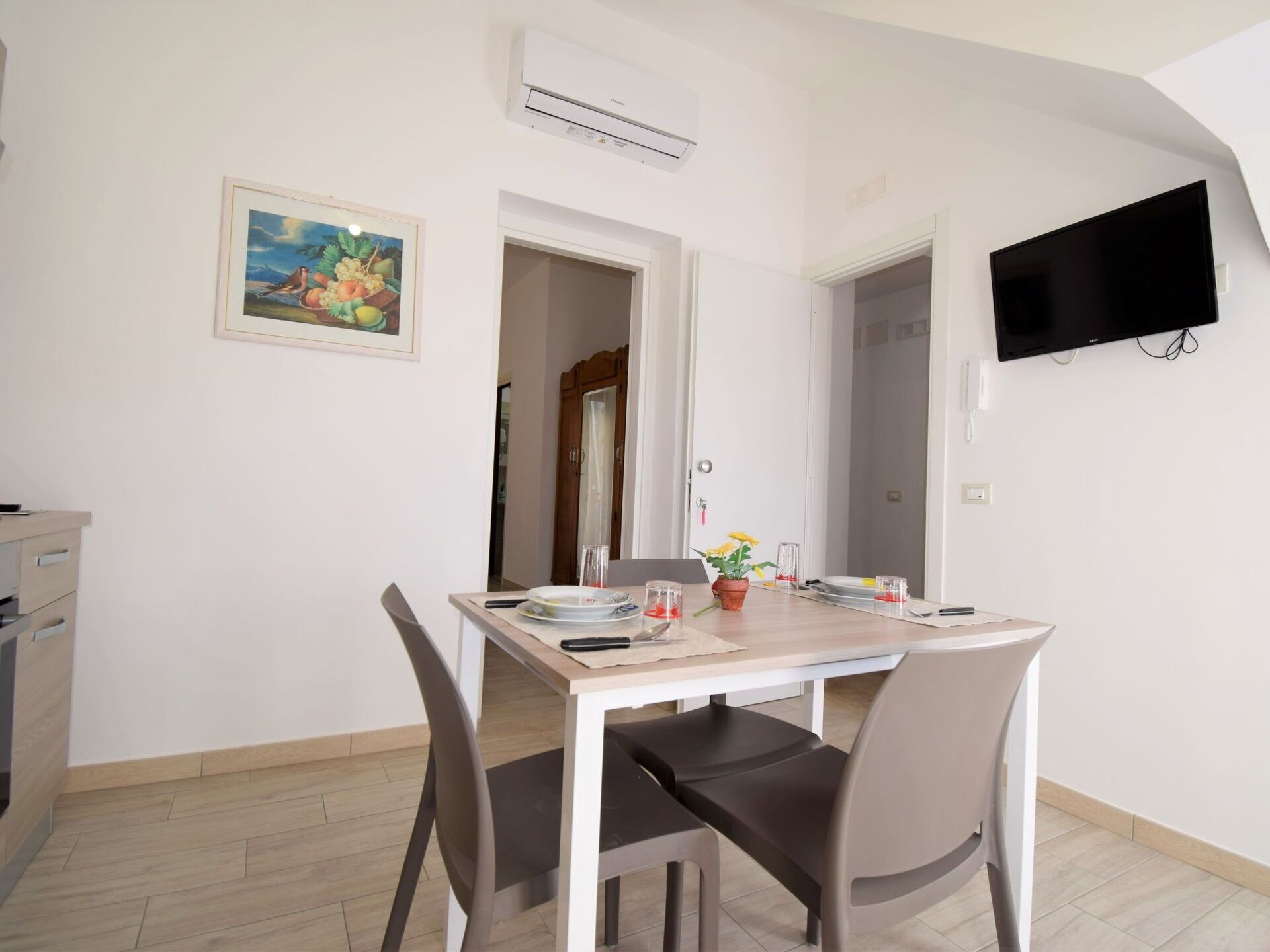 Nice apartment for 2 people with A/C, WIFI, TV and balcony