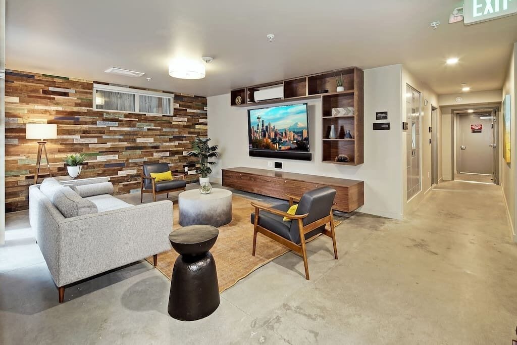 Quiet retreat, in Seattle's most prominent entertainment & counterculture community.