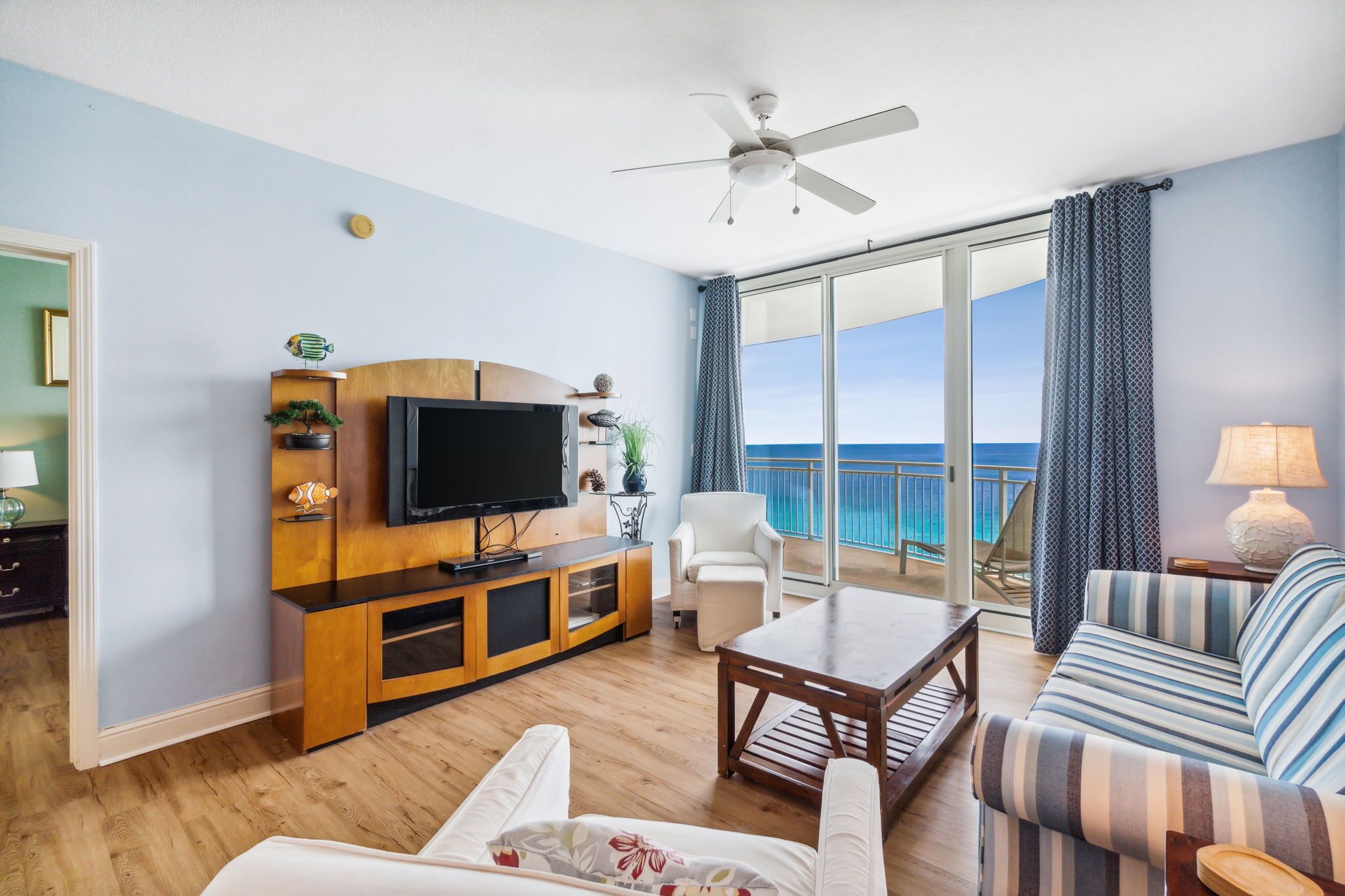AQUA 1508! COASTAL COLORS! GREAT VIEWS! STROLL TO PIER PARK!BCH SRVC INCL!!