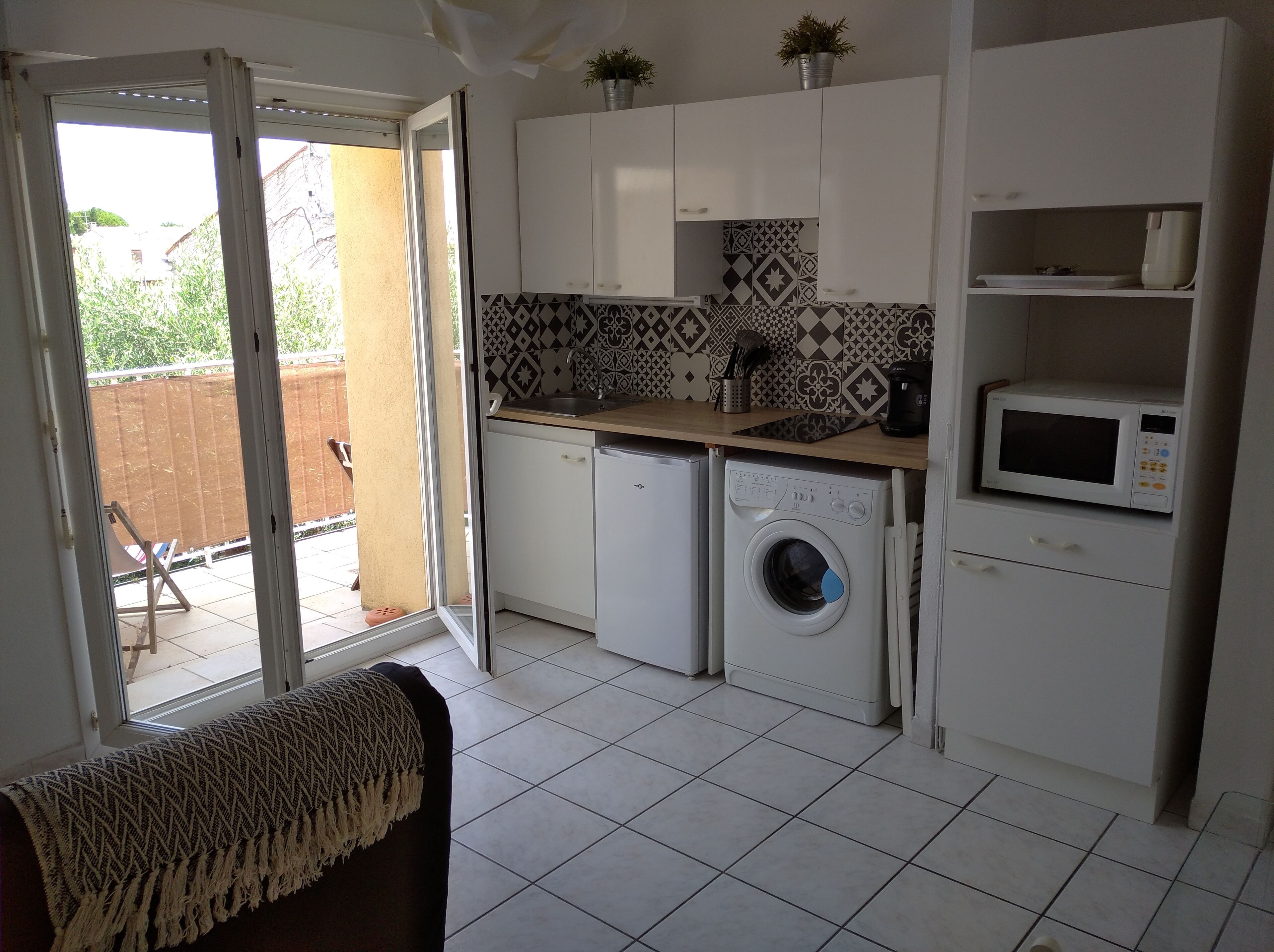 F2 with terrace 5 minutes from the beaches of Carnon