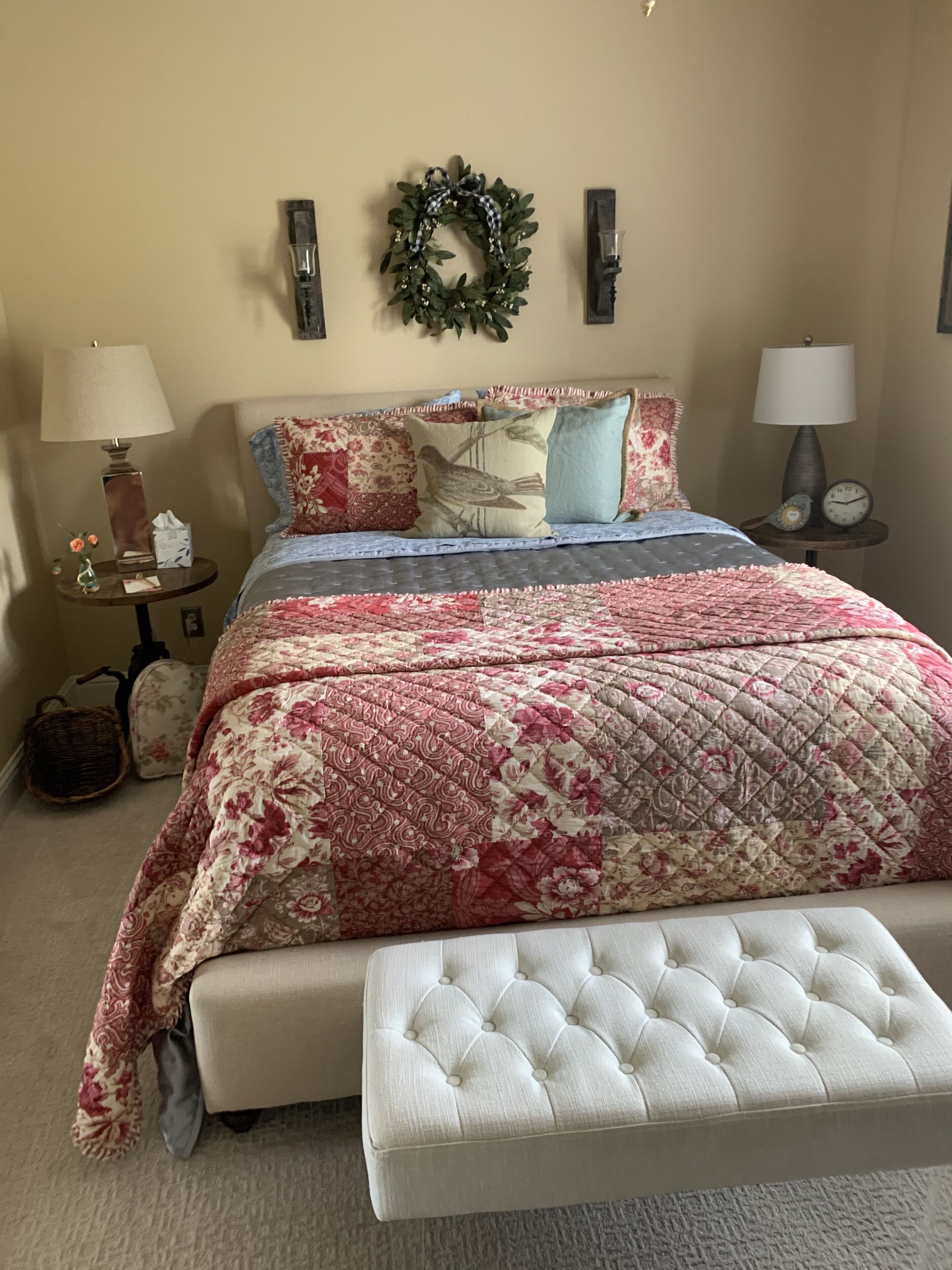 Quaintly Queen Hideaway Close to Bethel & Mercy Hospital Private Room in House 