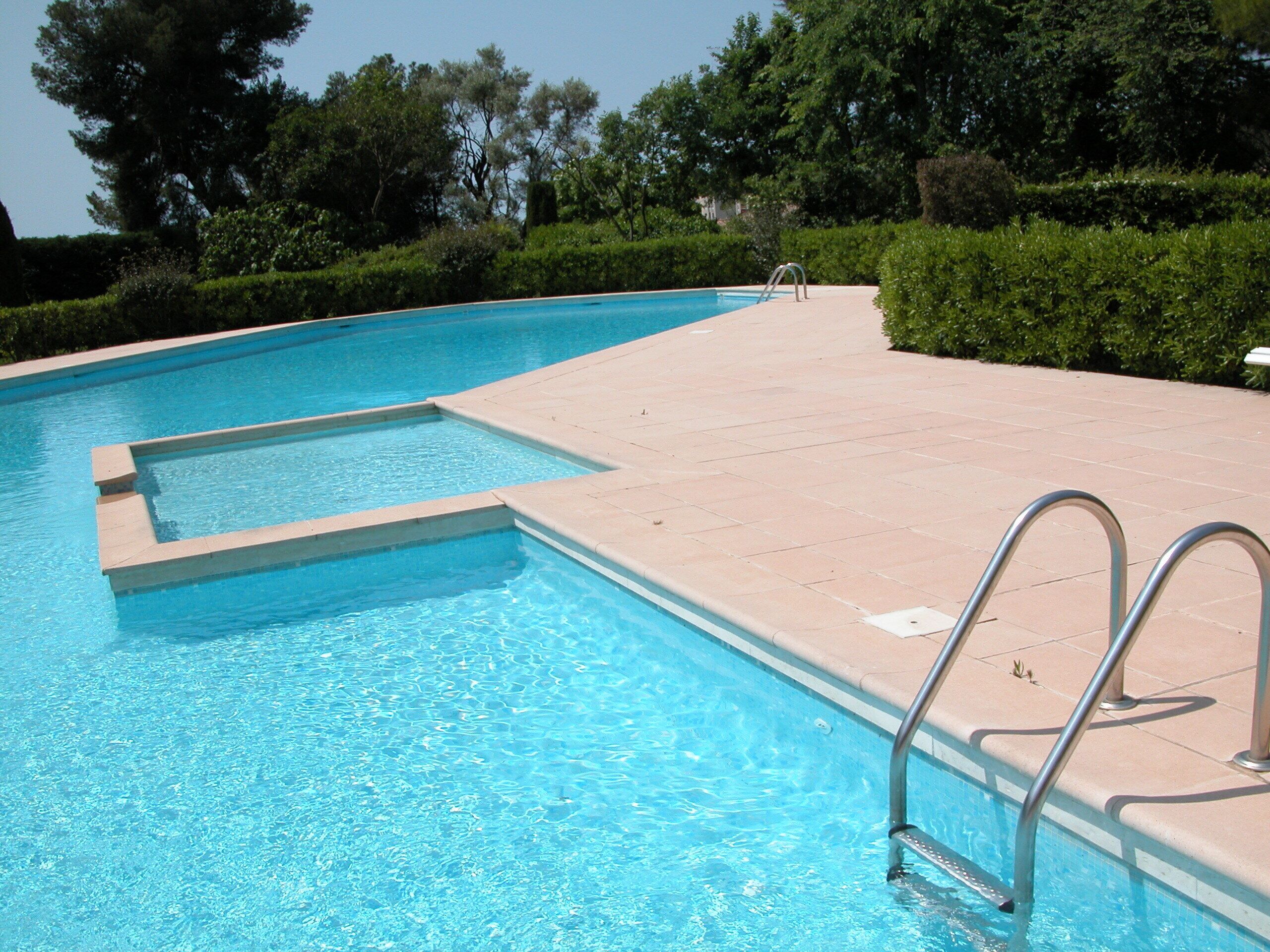 Lovely 2-room flat in a quiet area with park-view terrace, near beach Juan-les-P