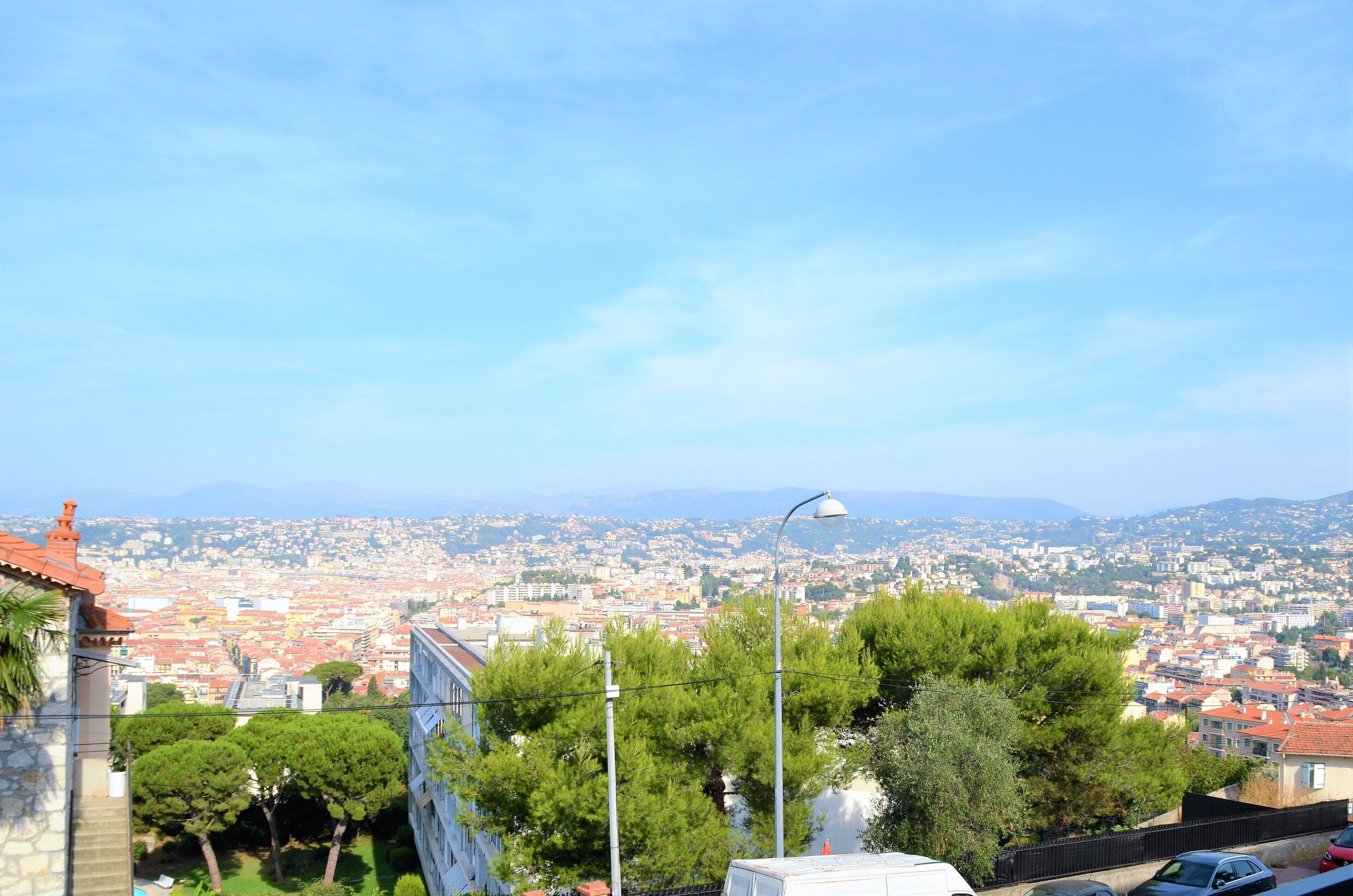 very nice 2-room apartment with sea view and Nice