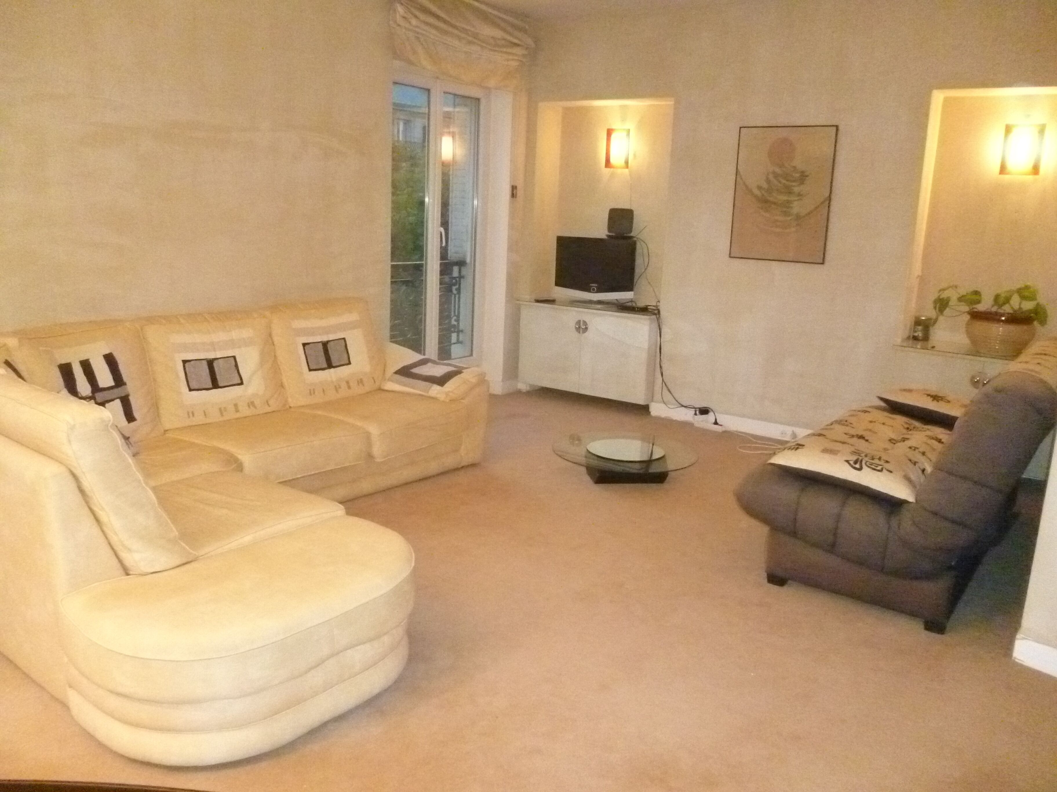 Voltaire. 62m2 apartment with parking.