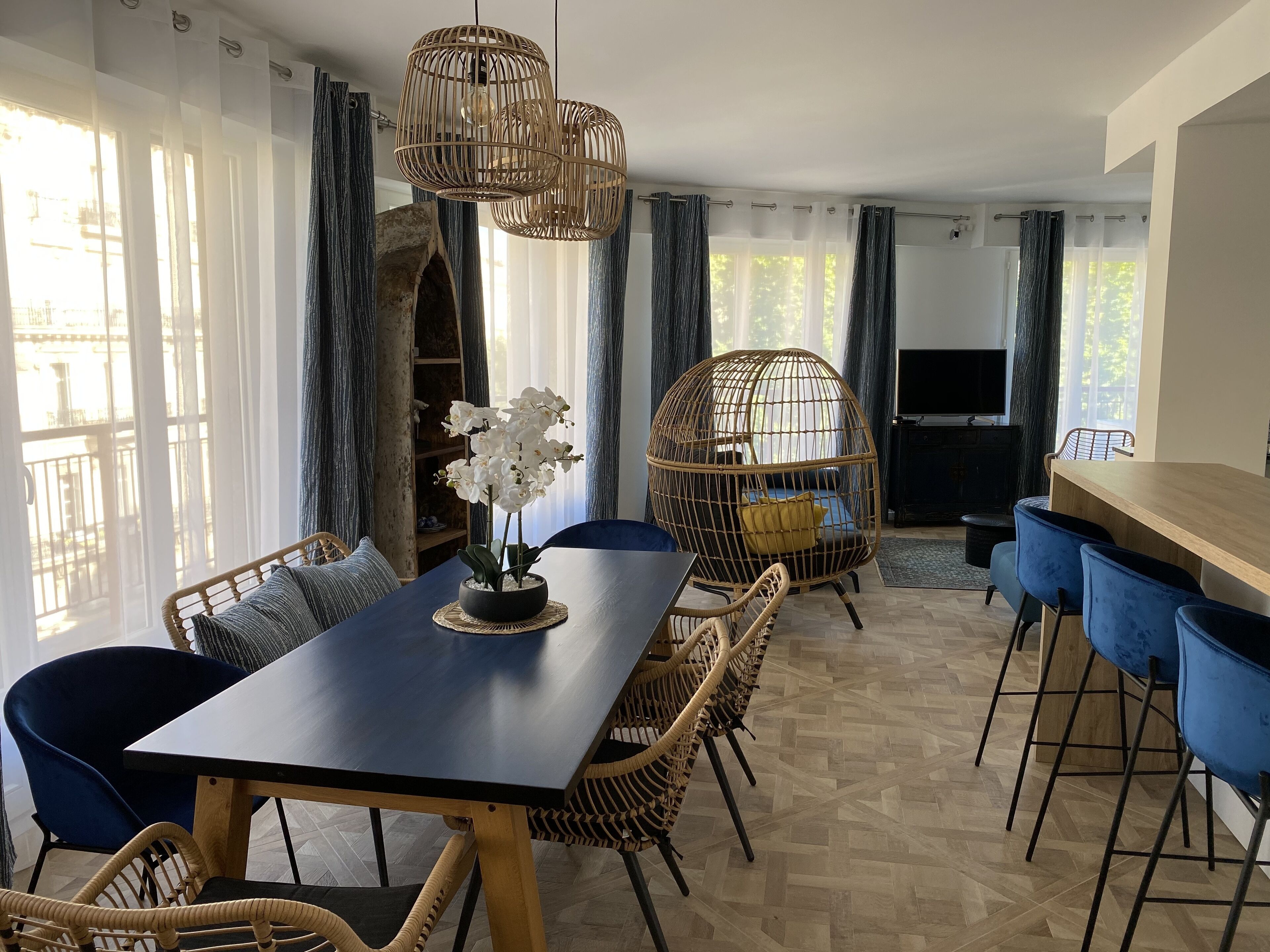 Magnificent 4* loft on the Canebière. Marseilles. Air-conditioned. Autonomous arrival.
