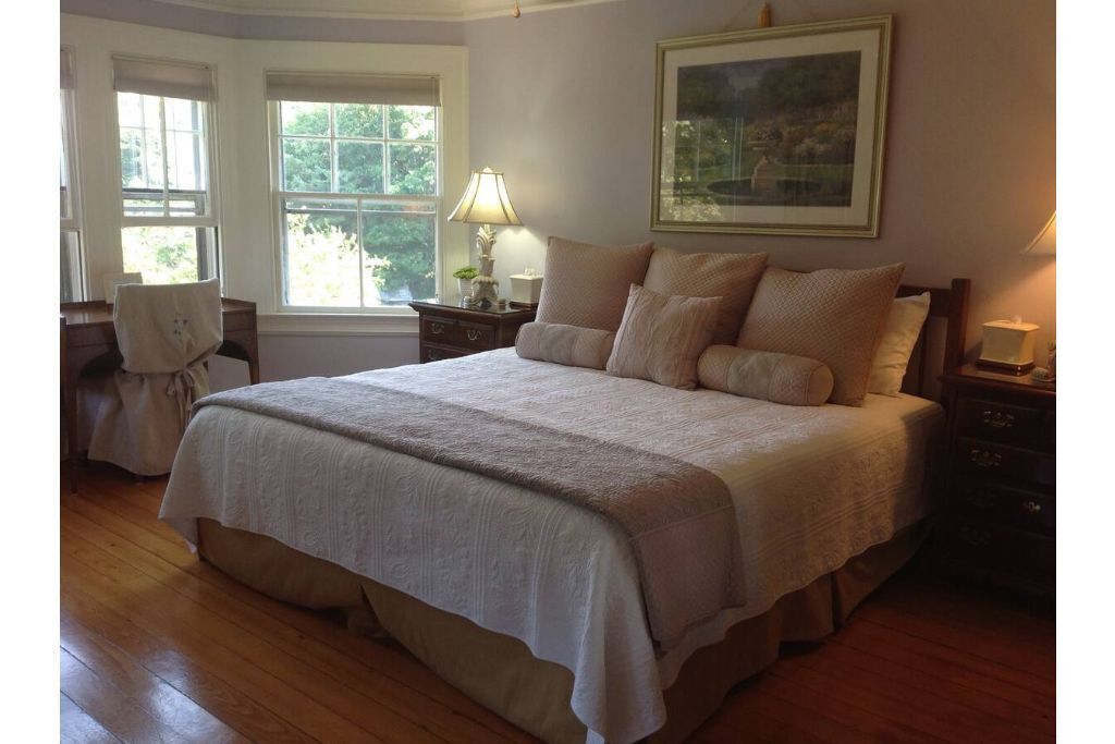 "KENNEBEC" BDRM-king bed w/sm bath ensuite