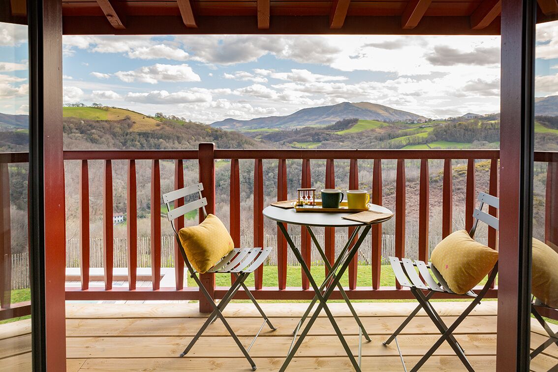 Spacious BAÏGURA studio, mountain view, direct access to the pool & spa