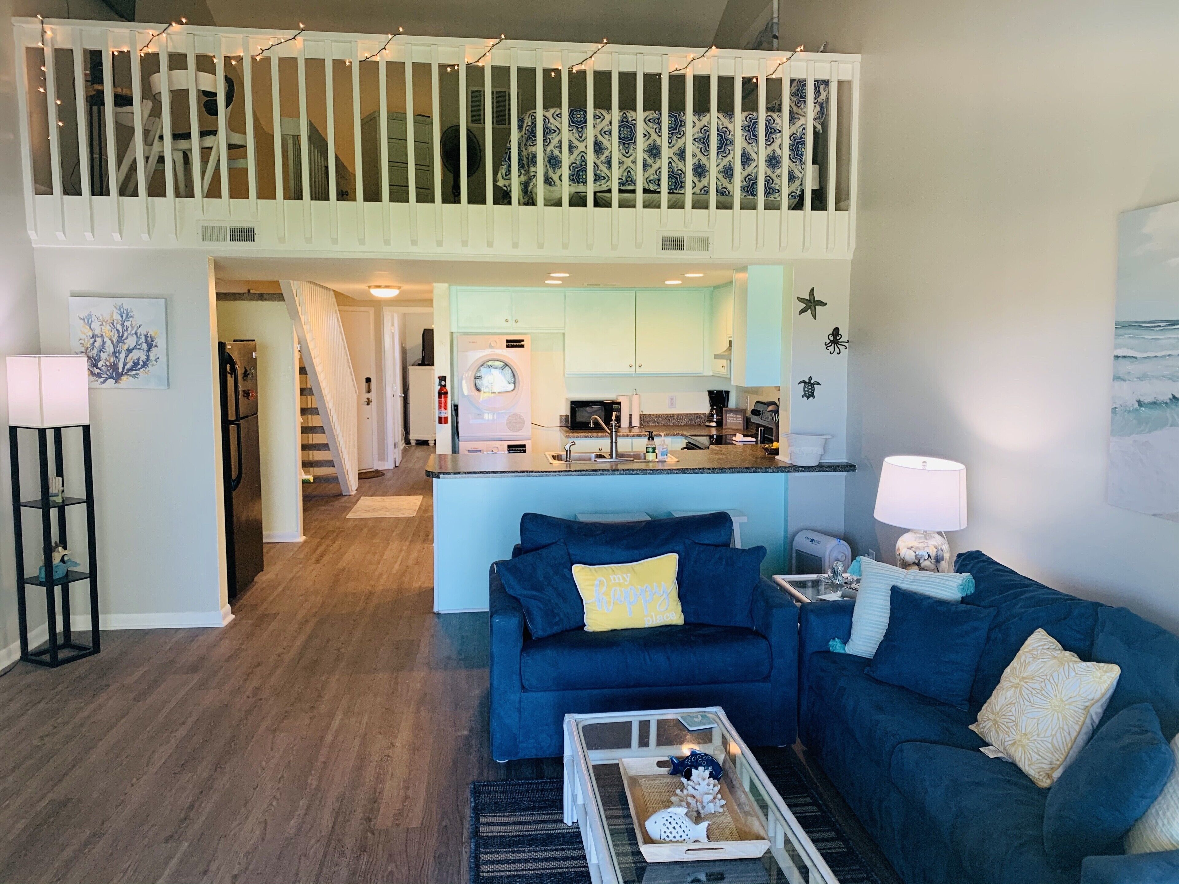 Spacious 2 Bdrm 1.5 Bath Condo with Beach views and pool! Relaxation awaits!