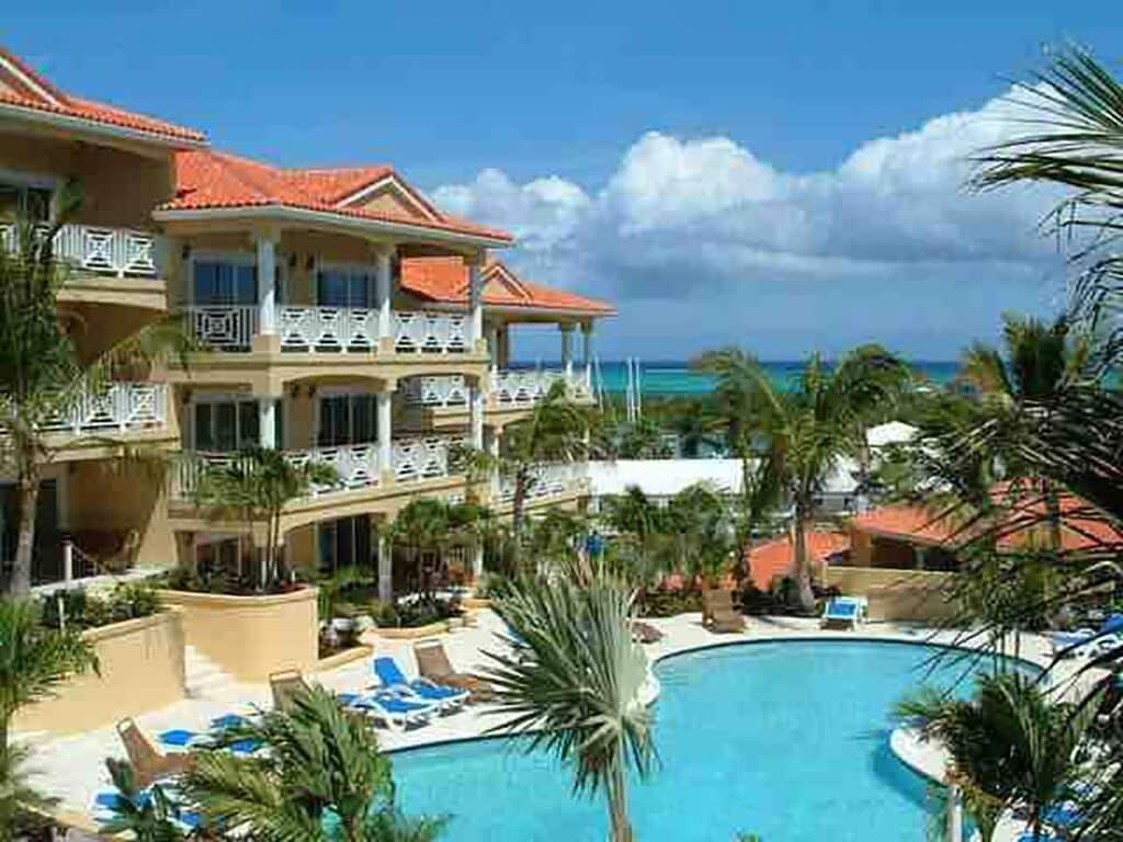 Entire 2 Bedroom/ 1 bathroom Apt, great Location, poolside, ocean view