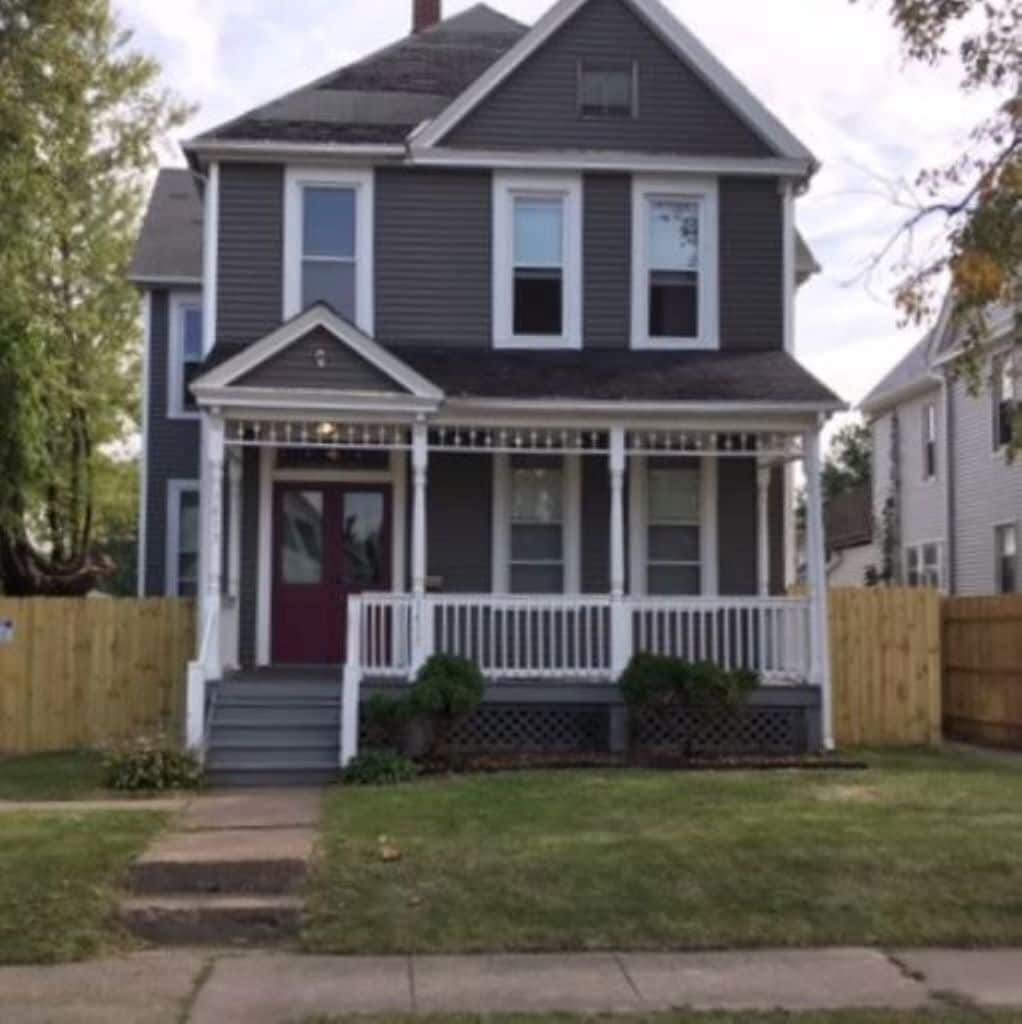 Centrally located, completely remodeled Full Apt unit