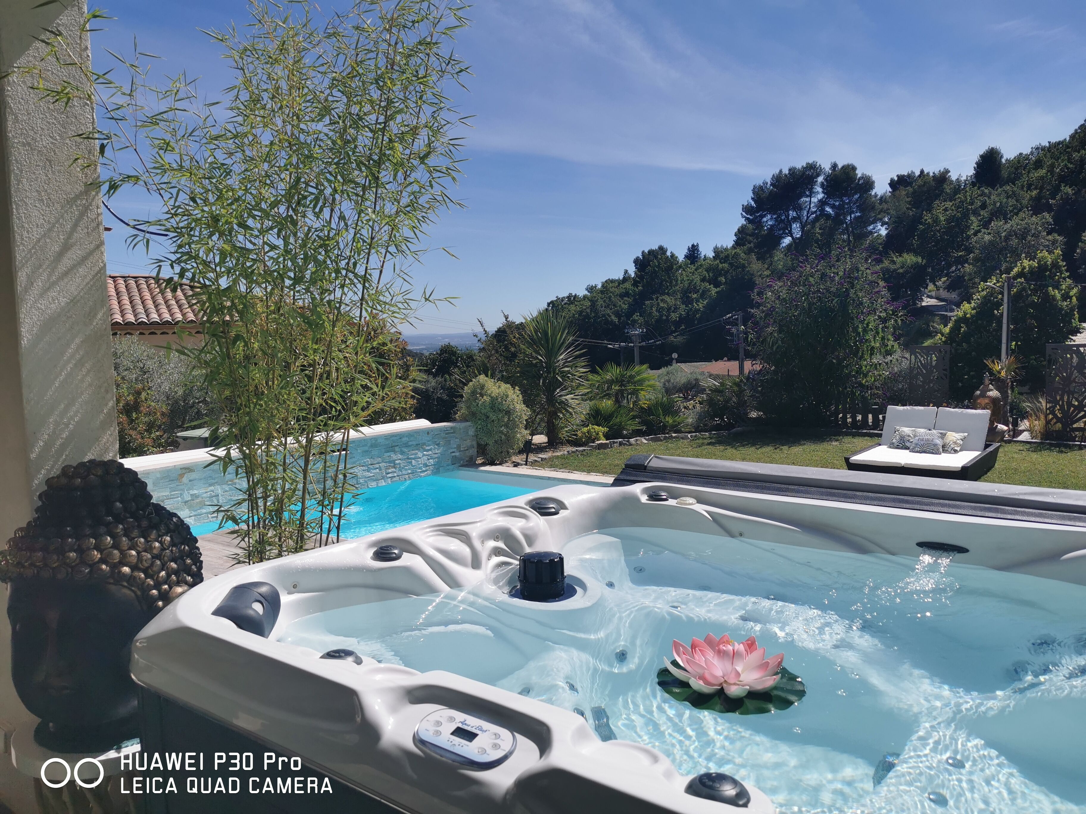 Romantic guest room jacuzzi hammam swimming pool