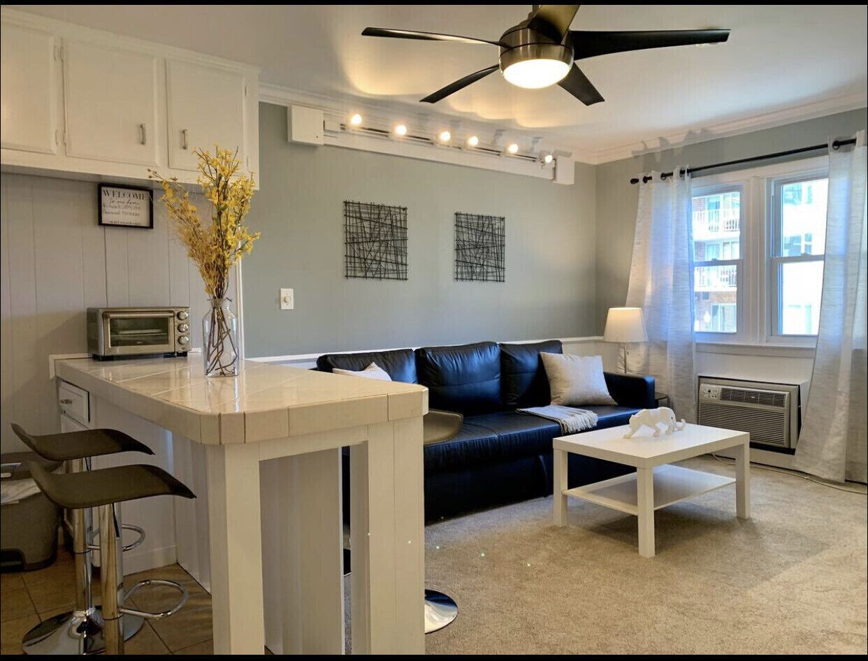 Heart of downtown Stamford! Cozy Apt, close to everything! 