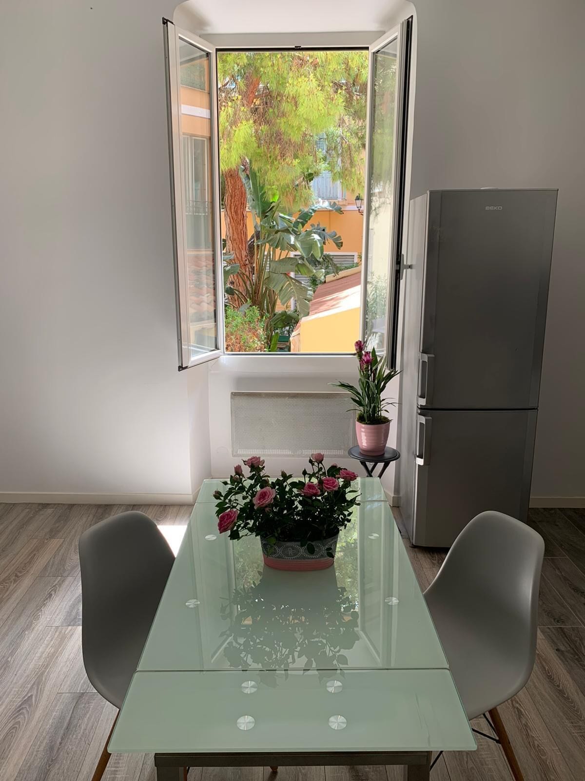 Beautiful 1 bedroom property, 50m away from the beach in the Old Town