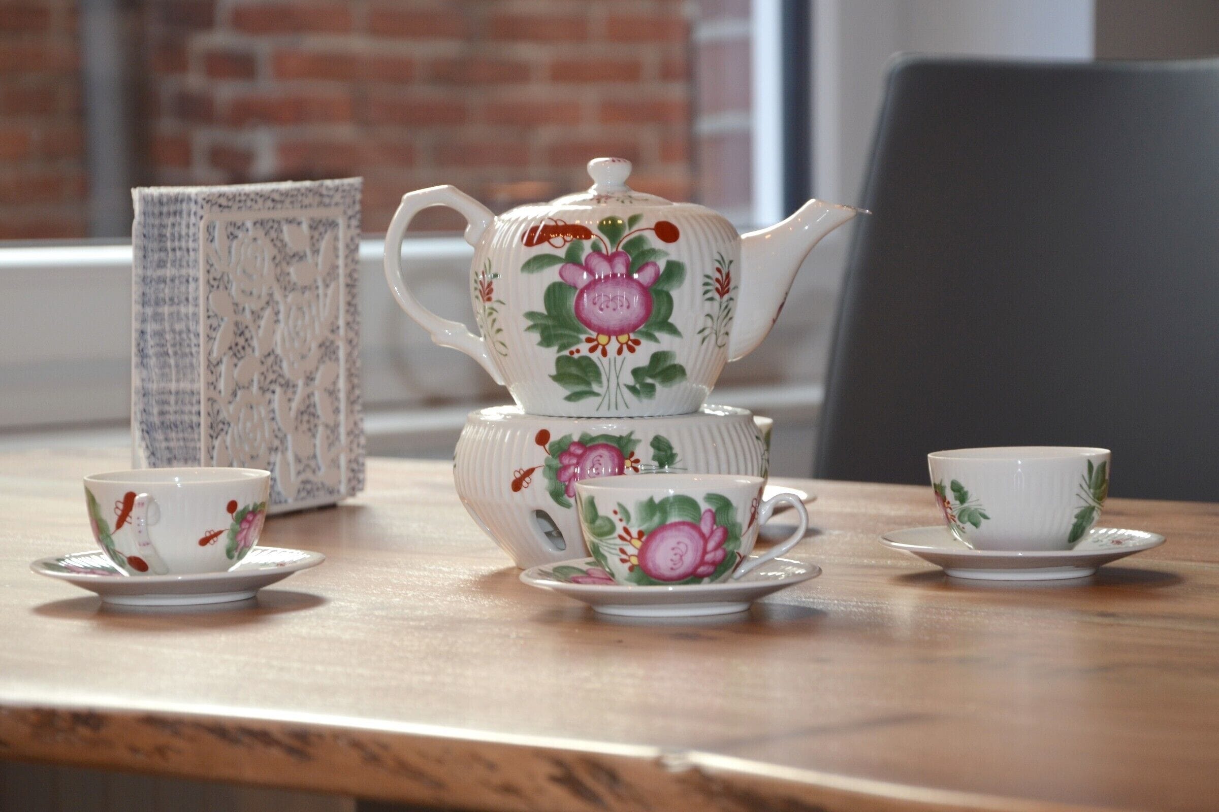 In the middle of the city north, 100m from the pedestrian zone.