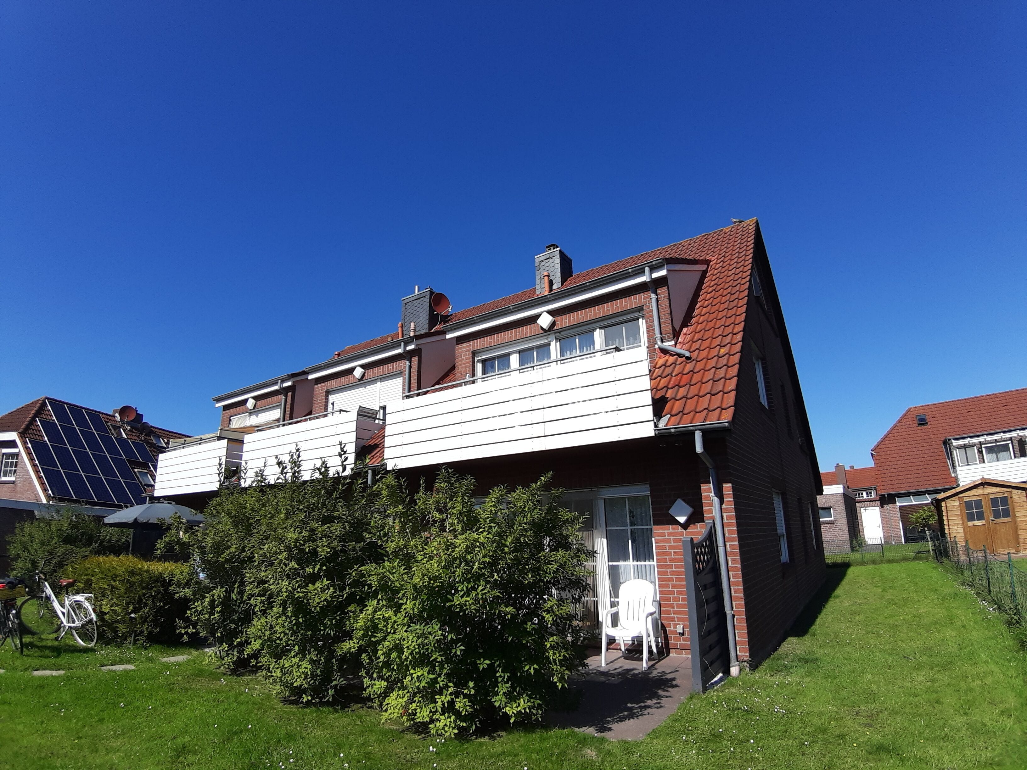 bright holiday apartment, south-facing balcony, max. 2 adults + kids, near the beach, close to the center, 2 e-bikes