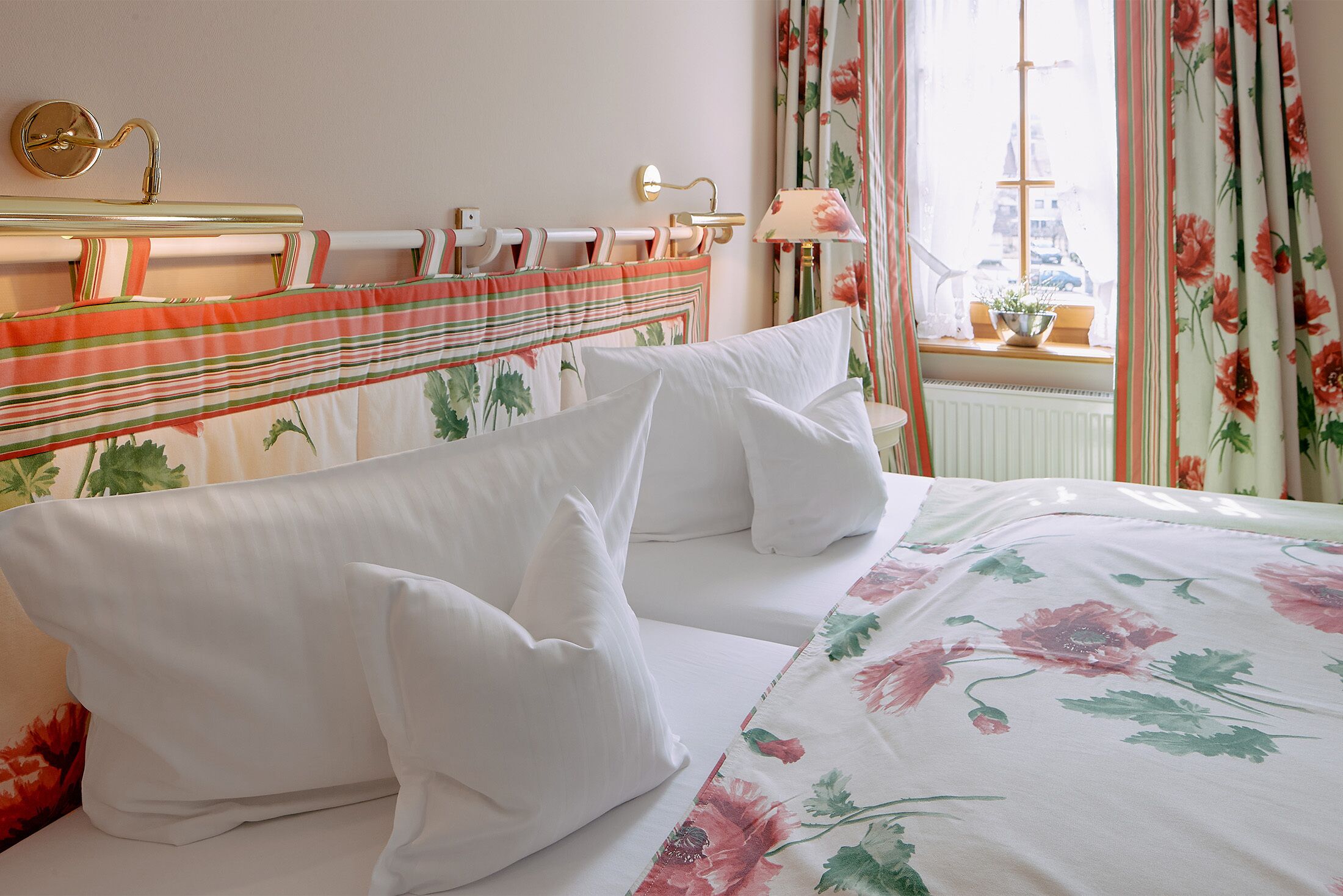 Junior suite Kornberg with balcony, 28 sqm, bathroom with rain shower