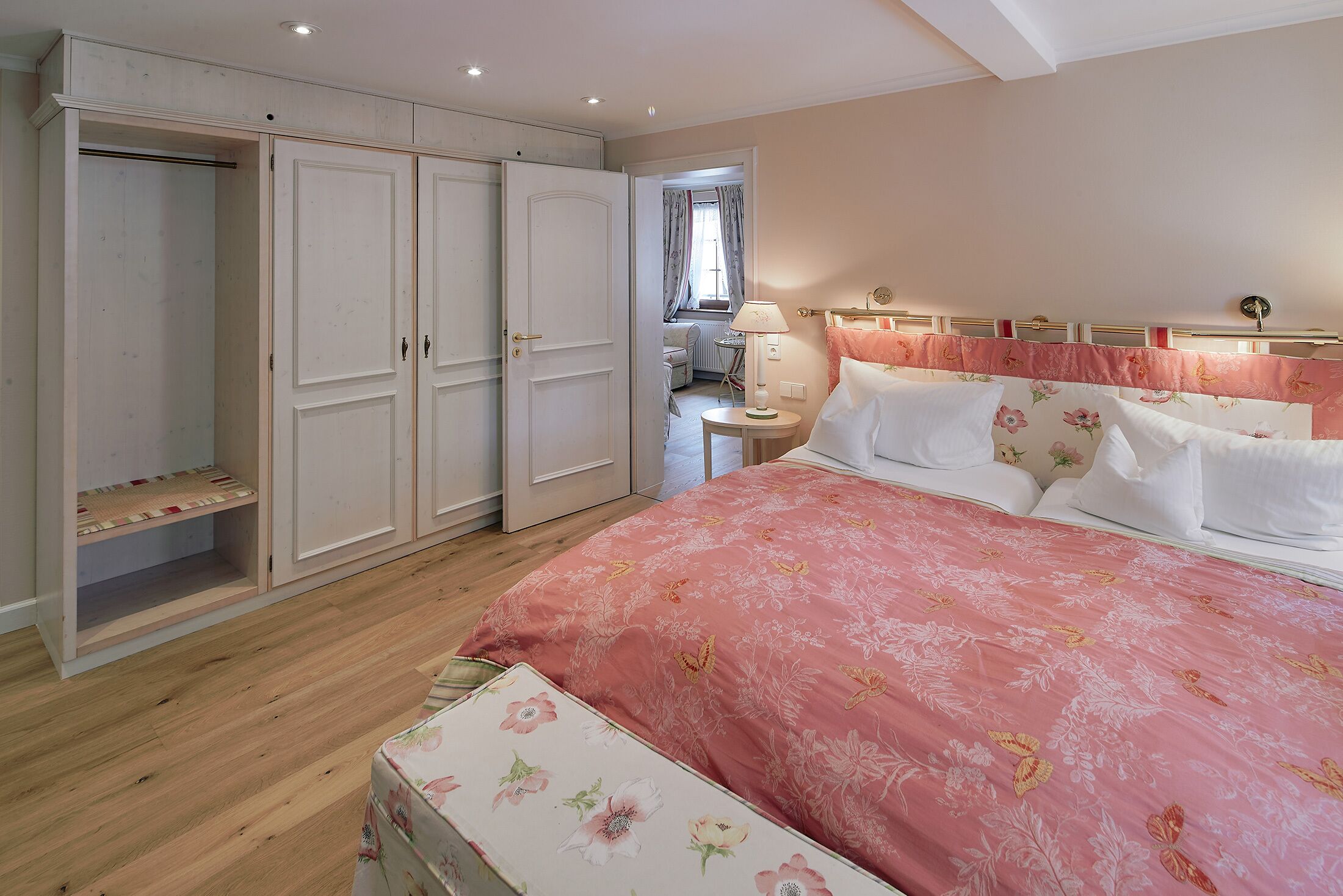 Suite Himmelberg, 42 sqm, bathroom with bathtub