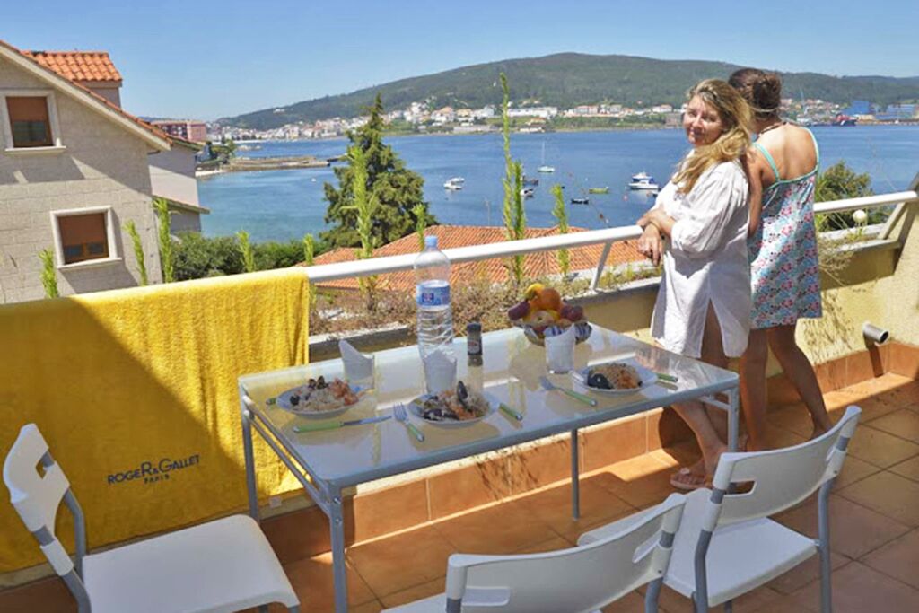 Apartment, first line of Quenxe beach. Sea views 