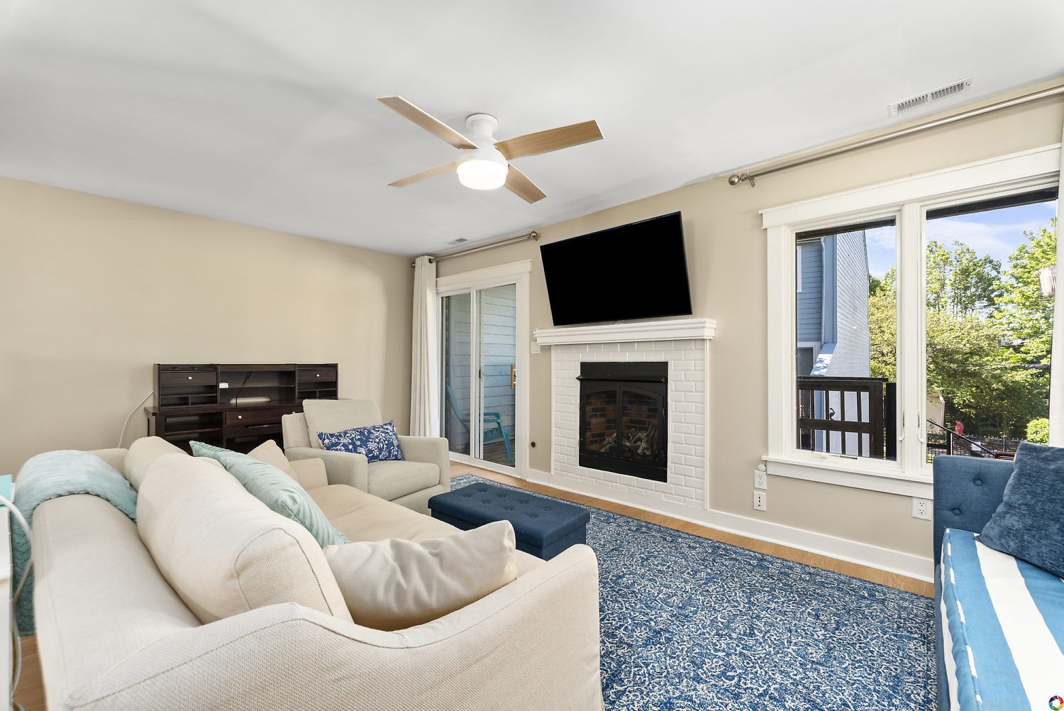 25th Street by the Sea! Superb Two Bedroom Condo 500 ft from Ocean w/Garage!