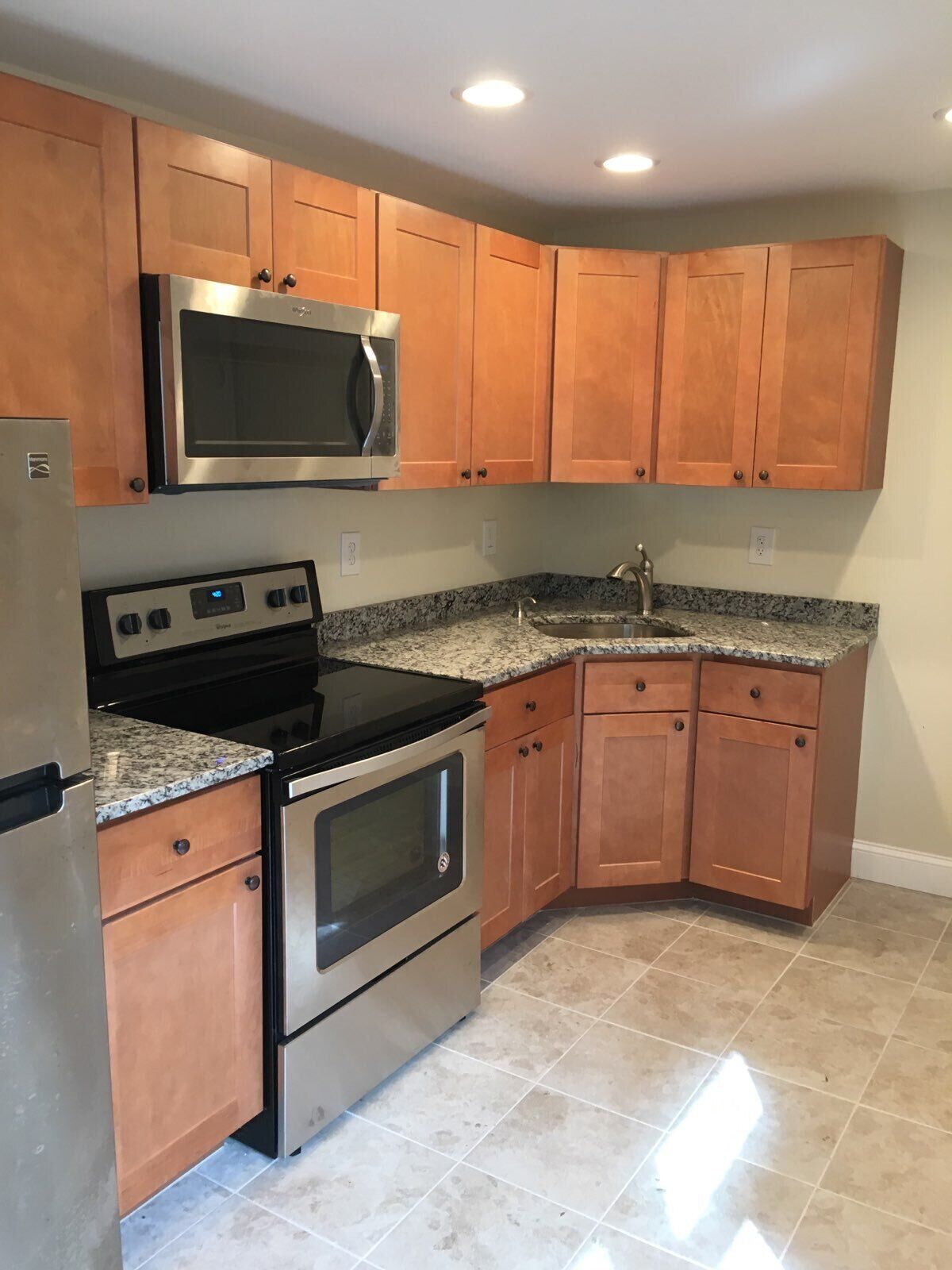 The Boon street apartment in Narragansett Pier walk to the beach!