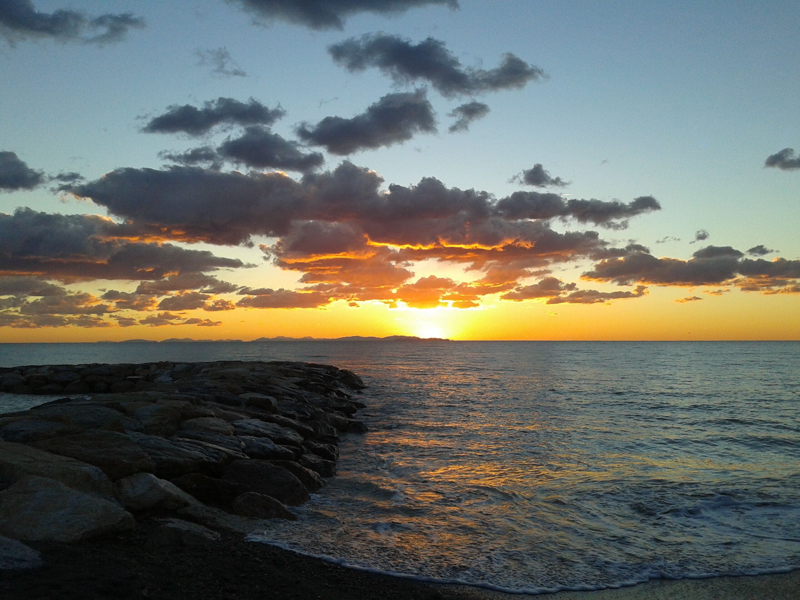Two-room apartment on foot with parking and air conditioning