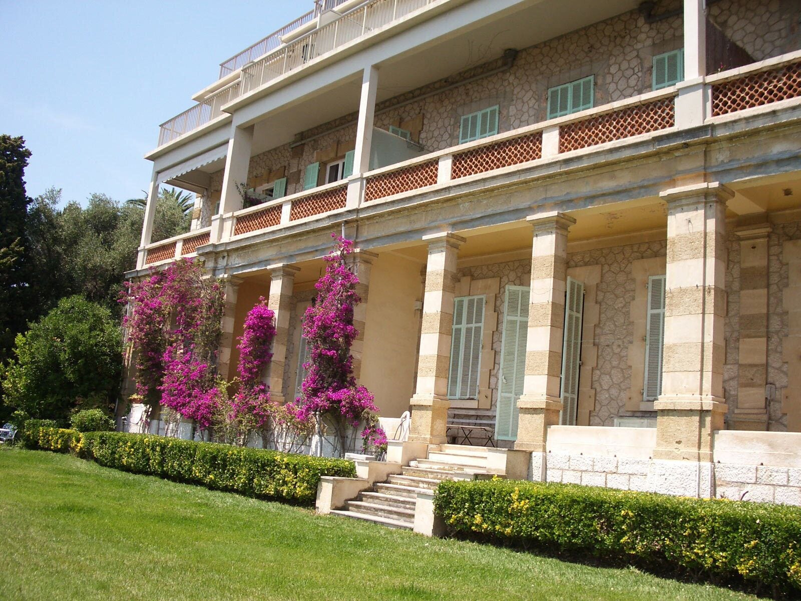 Breathtaking sea view, studio with balcony and parking in a magnificent domain