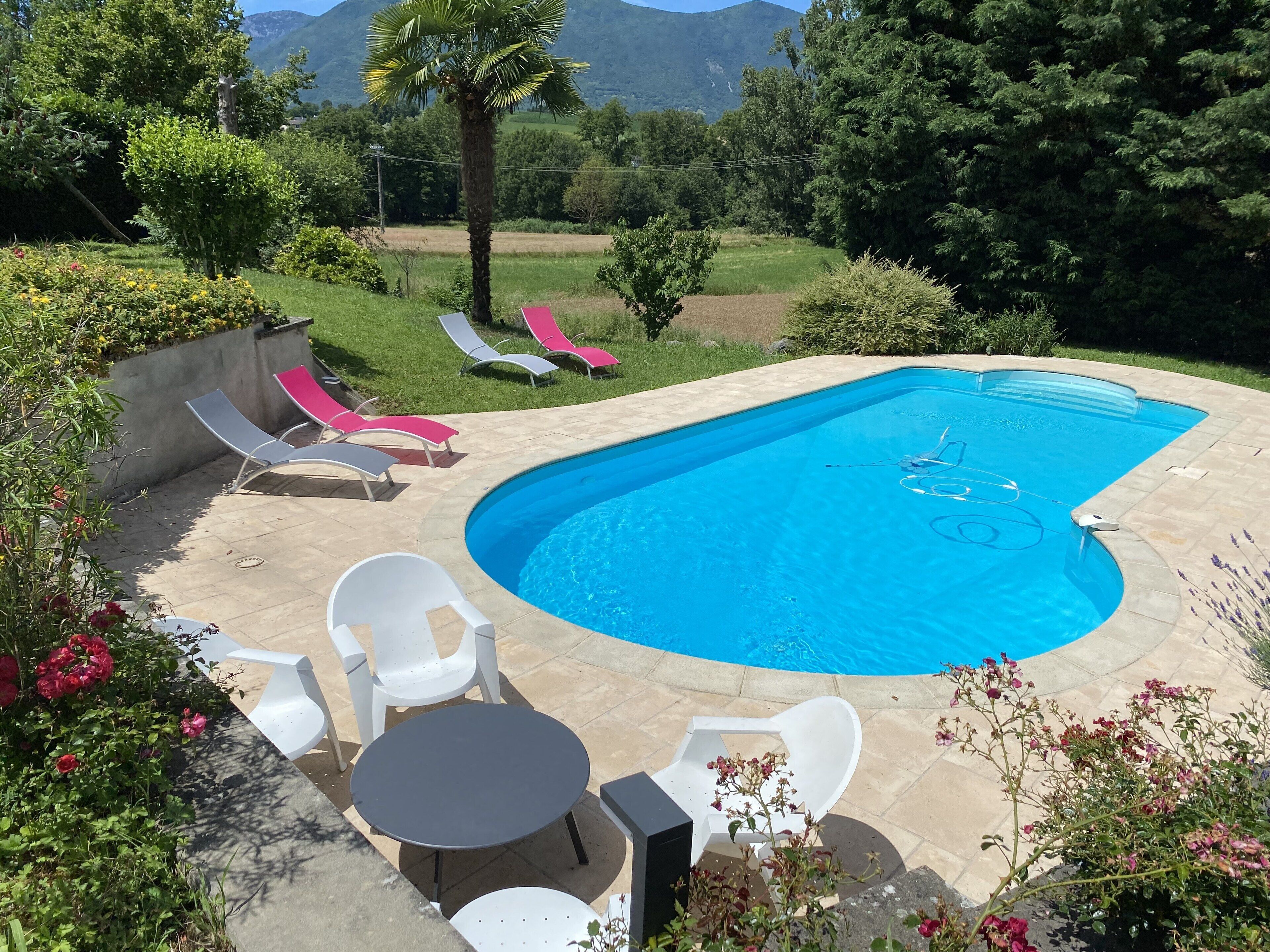 New independent T3 with swimming pool