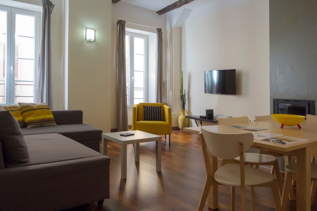 Magnificent large 3 rooms Vieux Nice