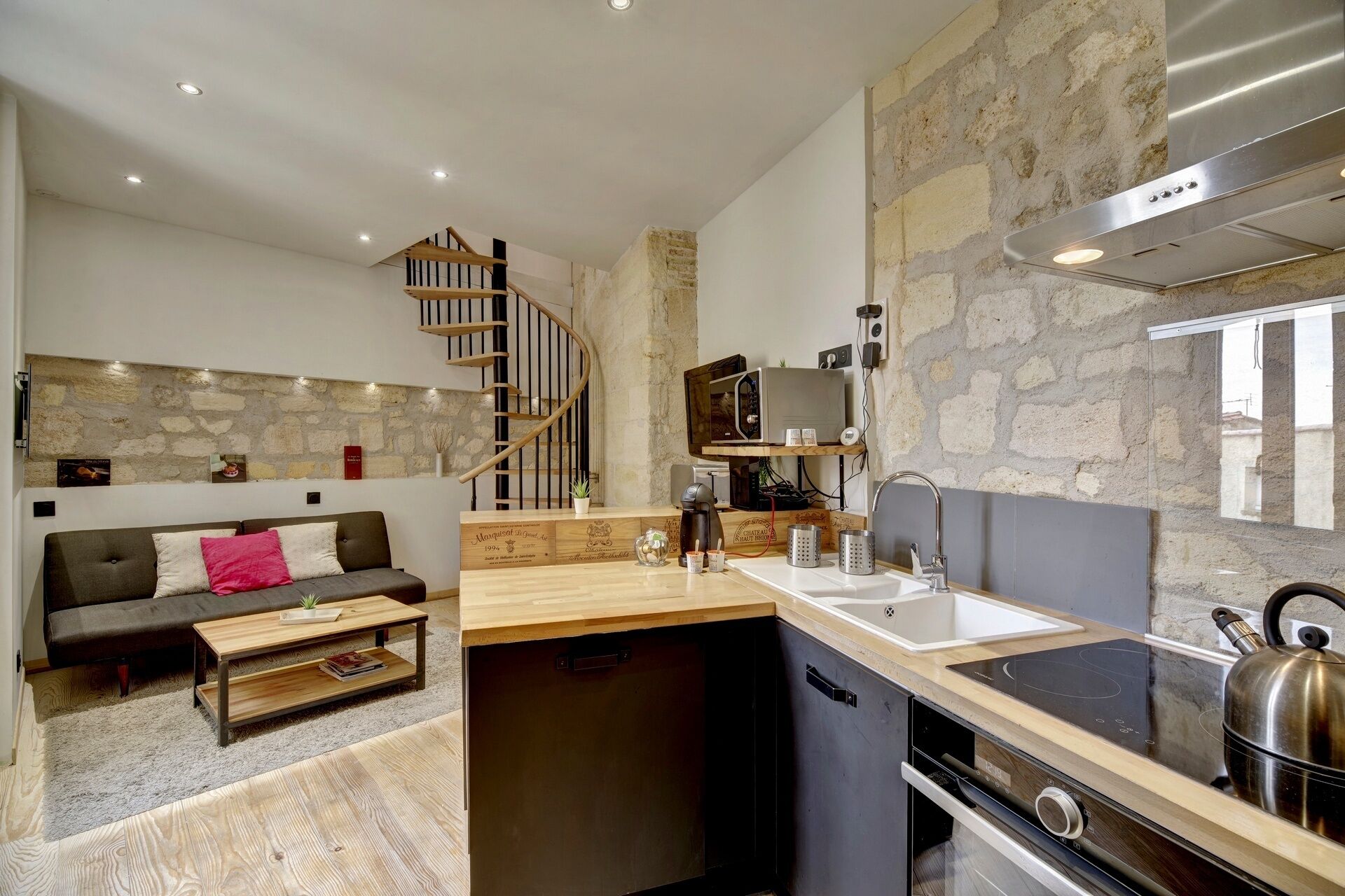 AU MARCHE DES CAPUCINS, Joli T2 en duplex