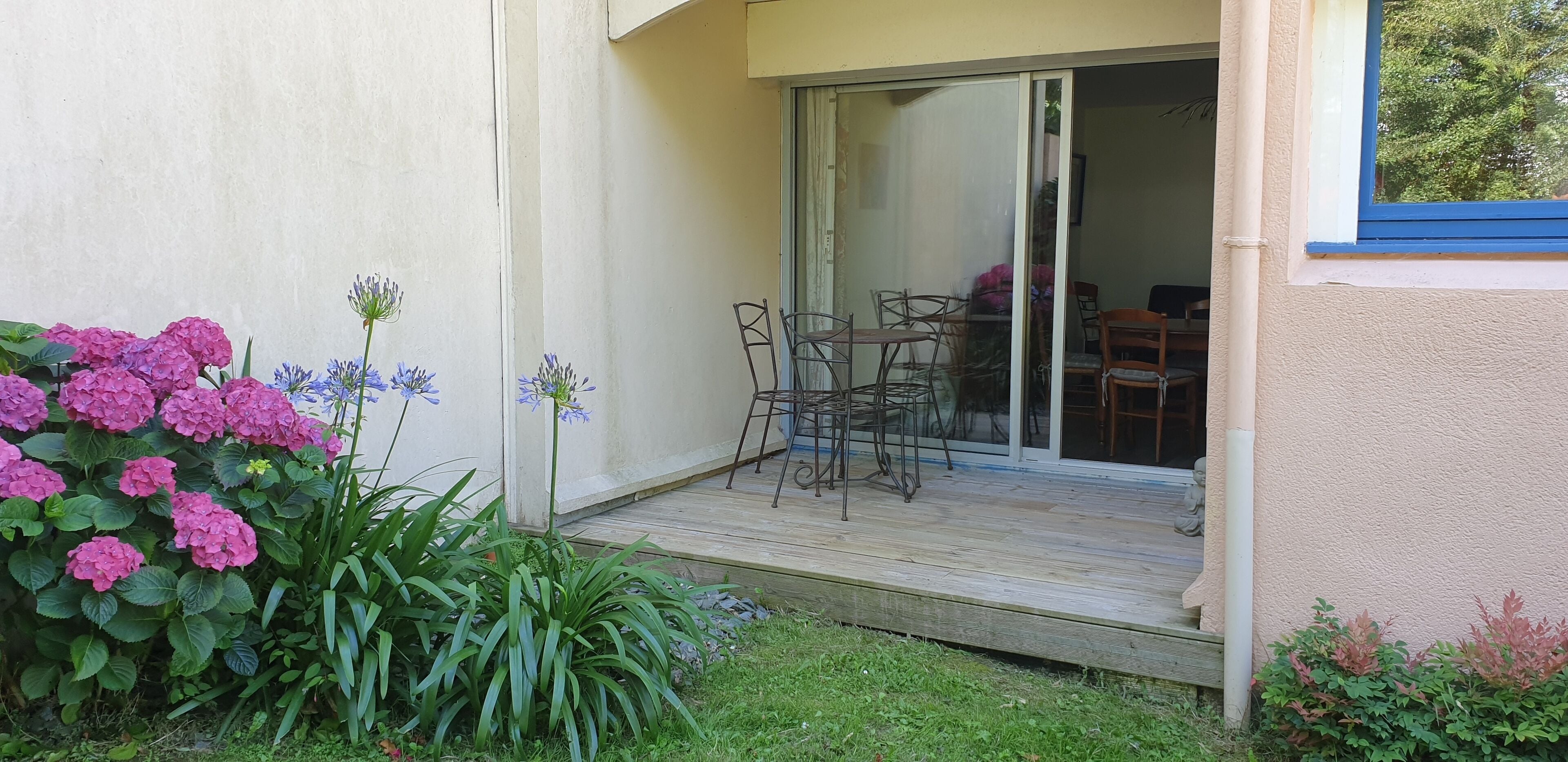 Beautiful renovated apartment 300m from the beach