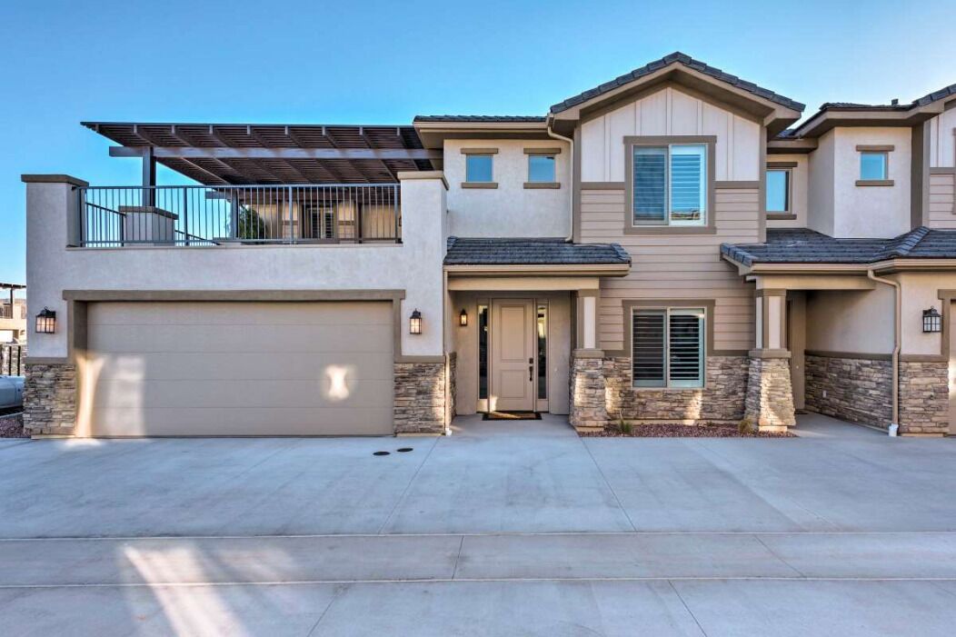 LUXURIOUS POOLSIDE VILLA *Sparkling Clean, Speedy Wireless, Resort Pool, ZION.  