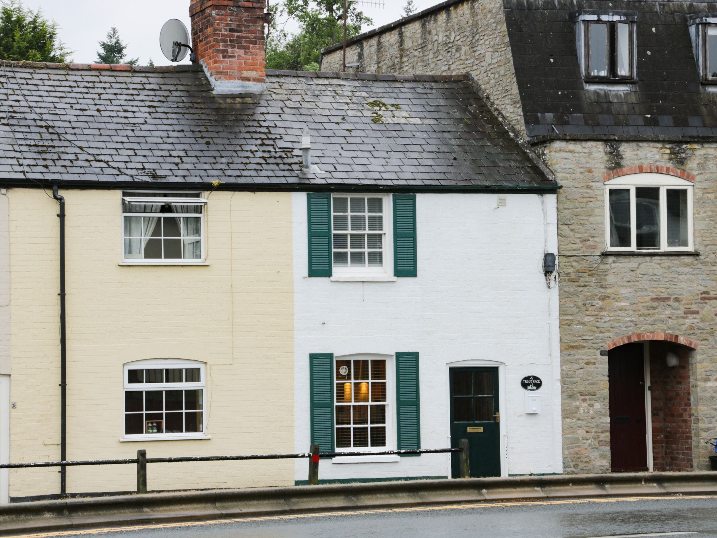 TROUTBECK COTTAGE, with a garden in Ludlow