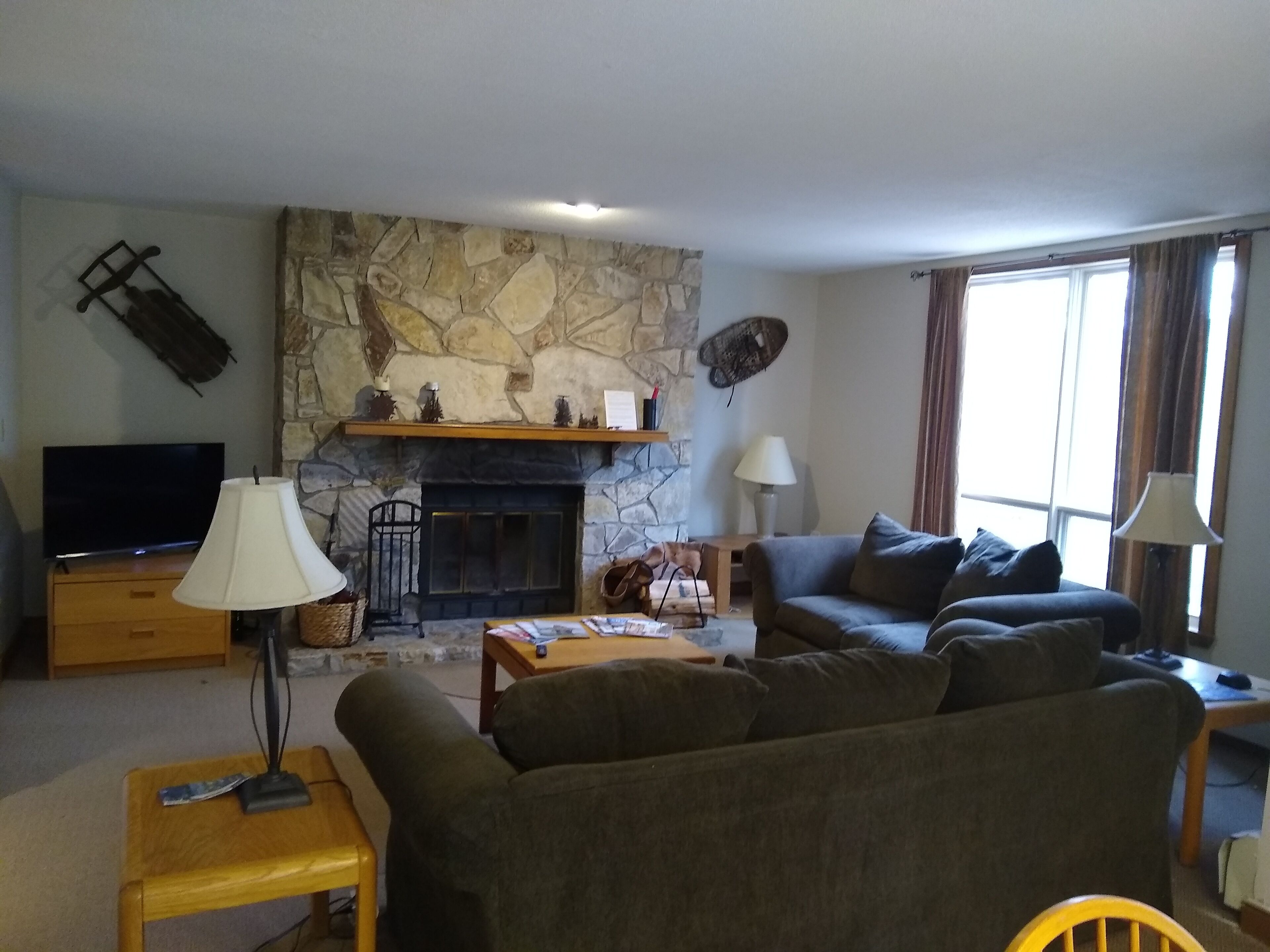 Cozy Ski Condo right on Mt Snow
