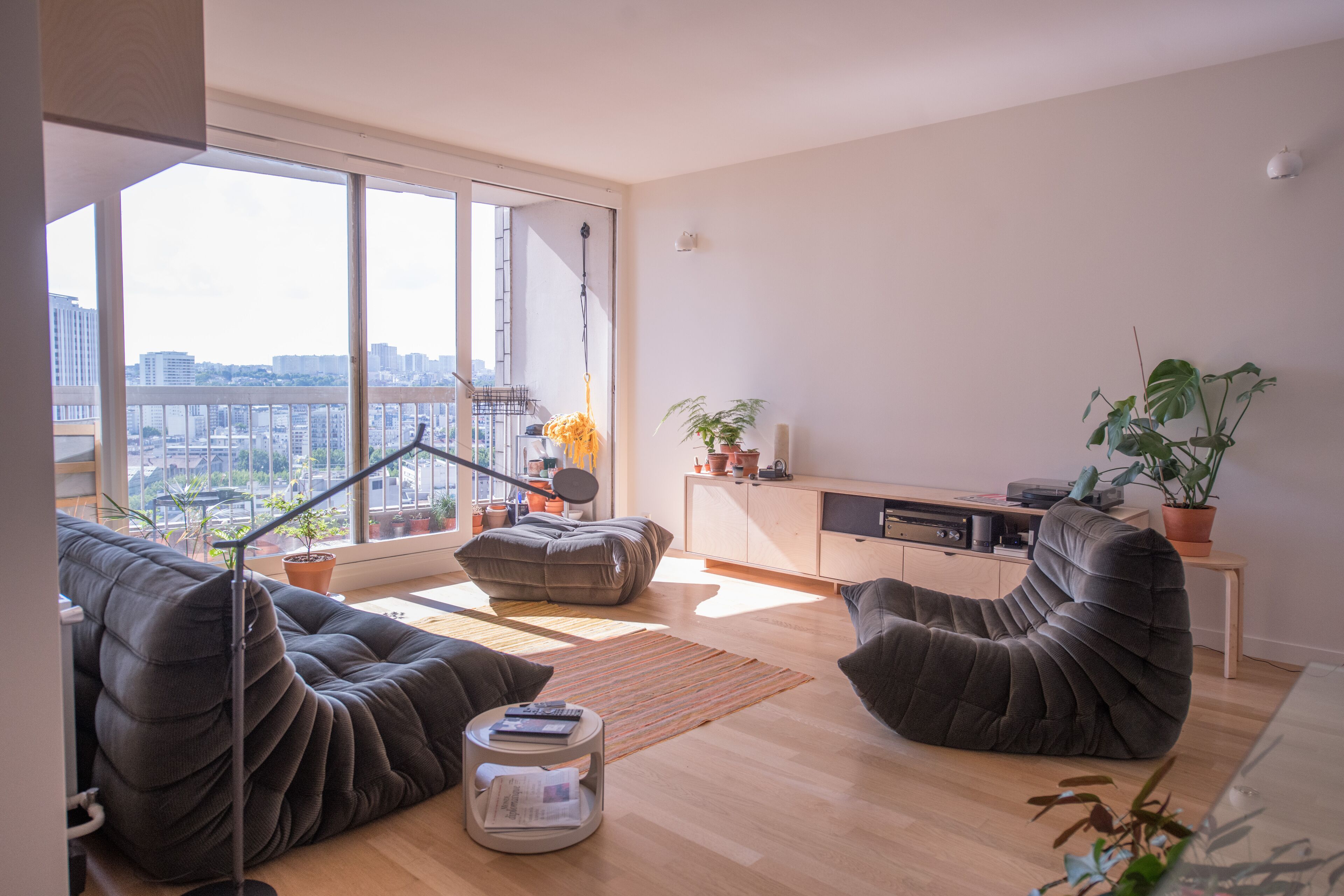 Paris with a breathtaking view – Bright, luxury apartment in hippest district