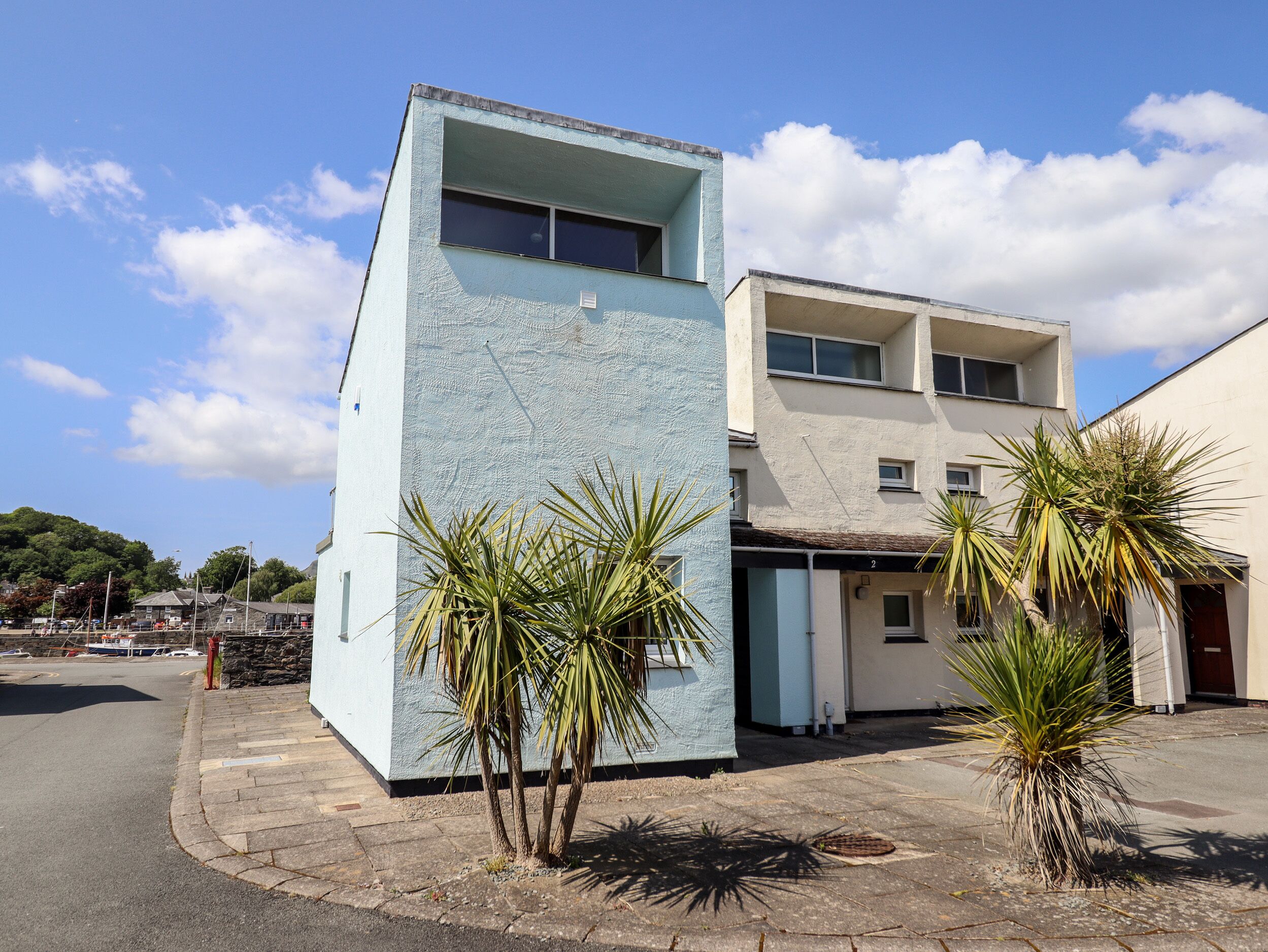 1 SOUTH SNOWDON WHARF, country holiday cottage in Porthmadog