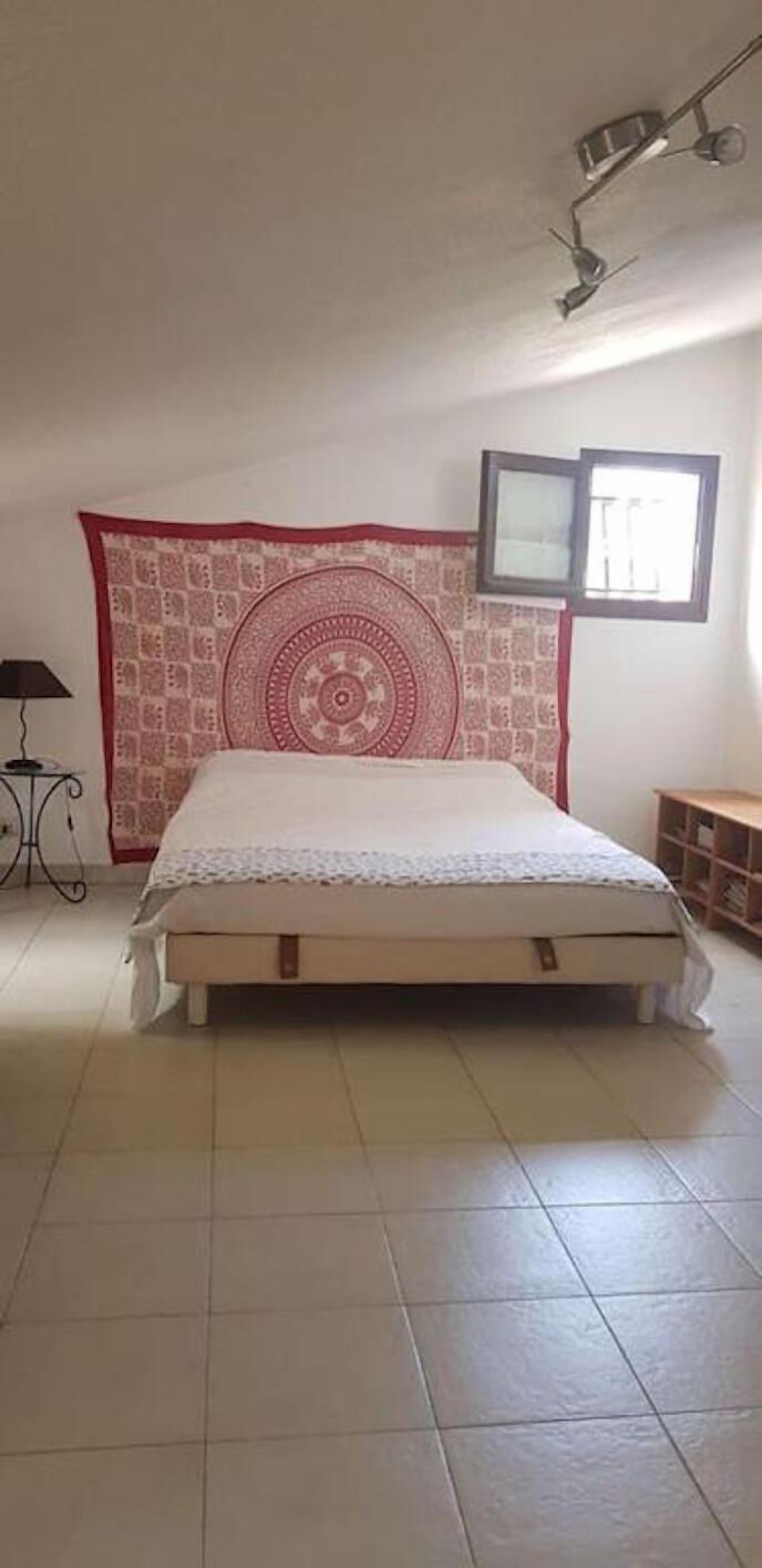 Independent suite on the first floor with the inhabitant