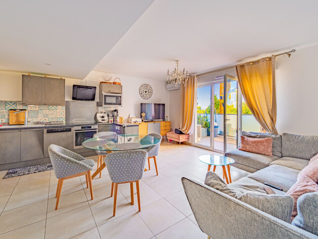 Beautiful 2br w/ AC and terrace near Beaux-Arts in Montpellier - Welkeys