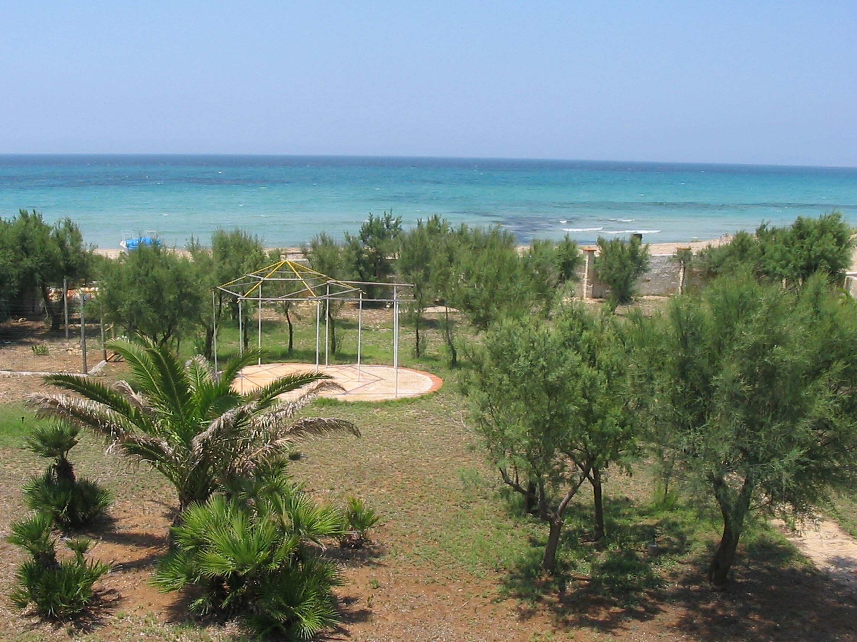 TWO-ROOM APARTMENT IN VILLA A FEW METERS FROM THE SEA