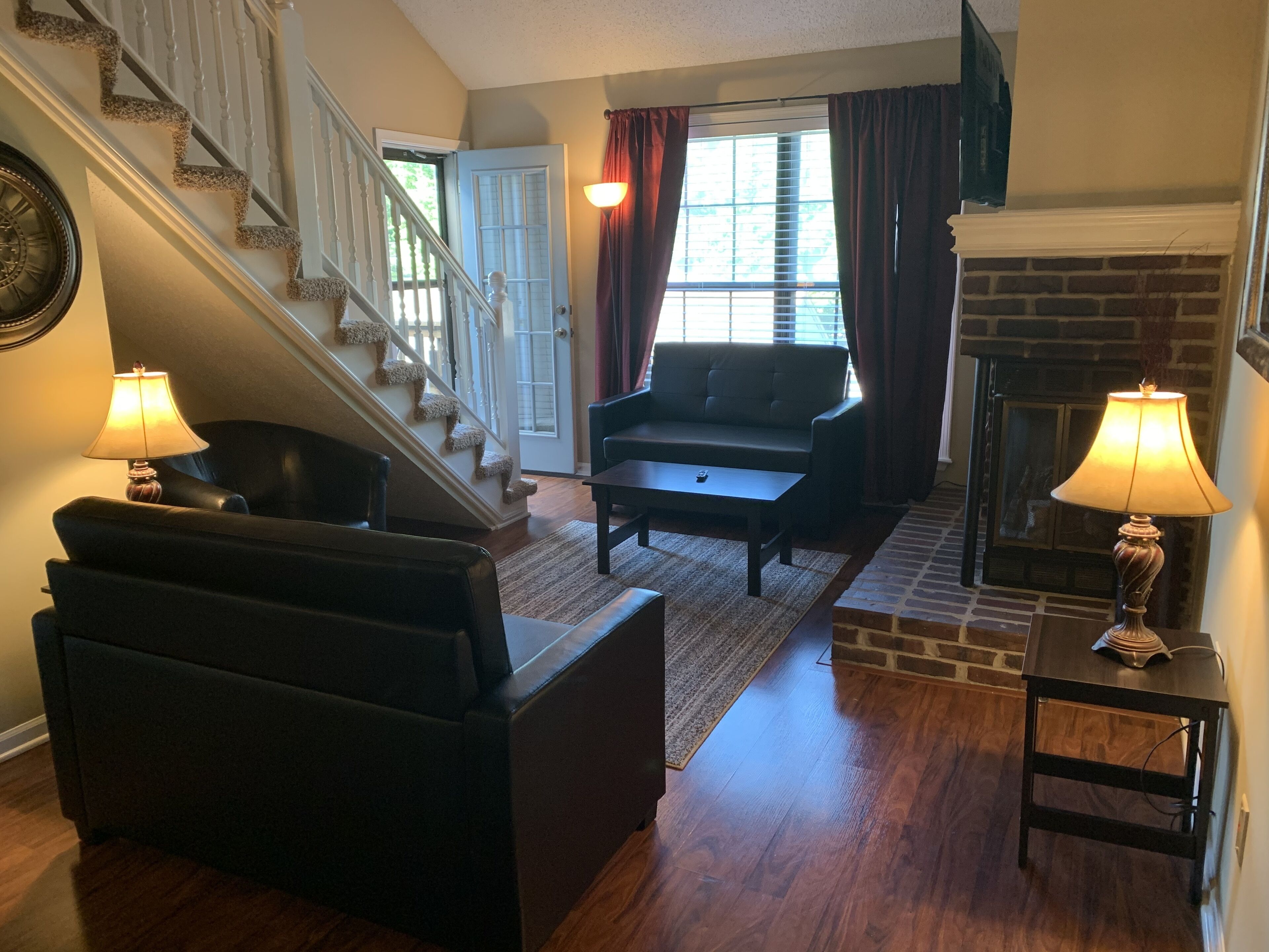 The Loft: Quiet, Comfortable and Close To Everything That You Need!
